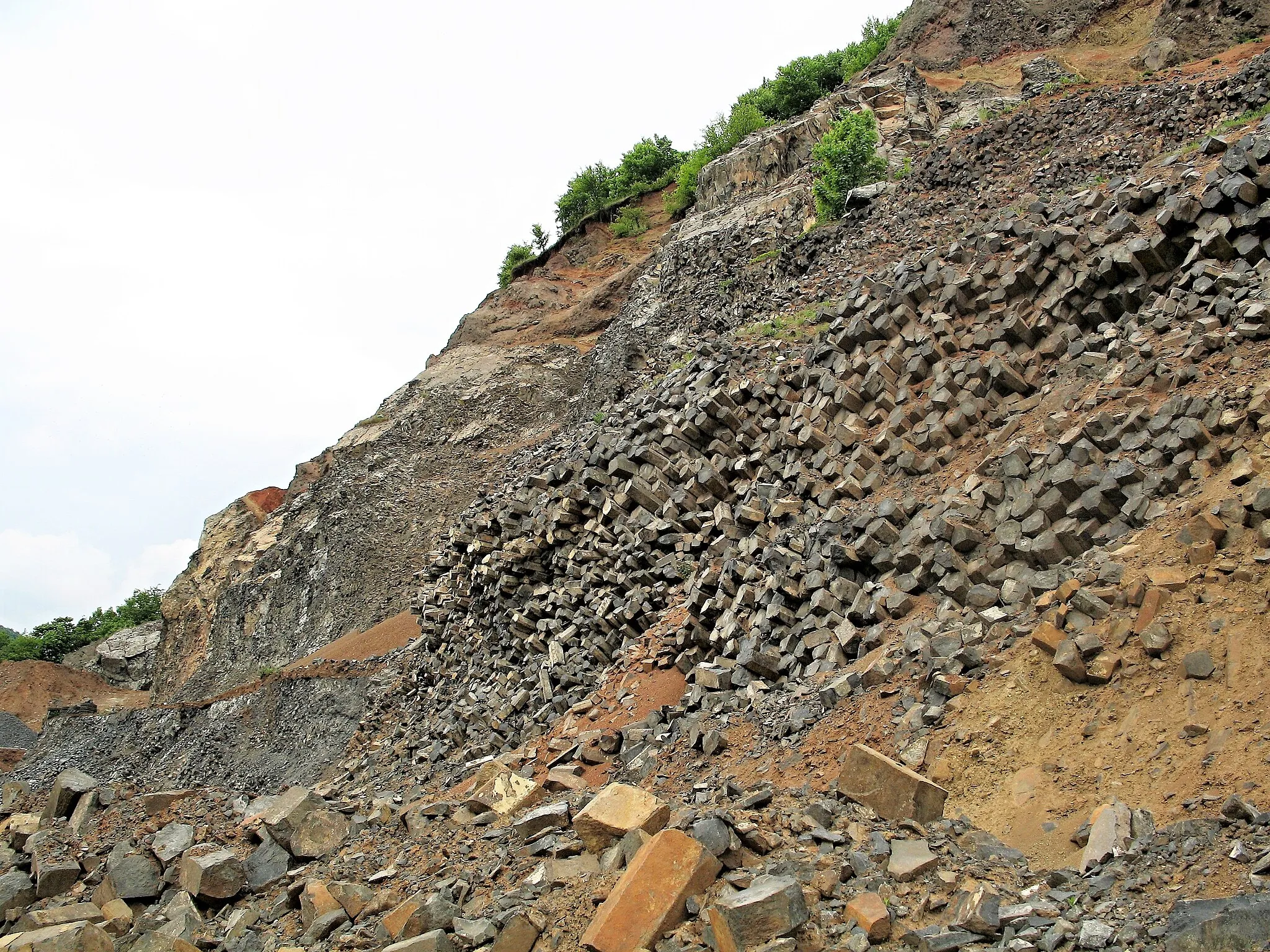 Photo showing: Soutěsky quarry, Malá Veleň, Děčín District