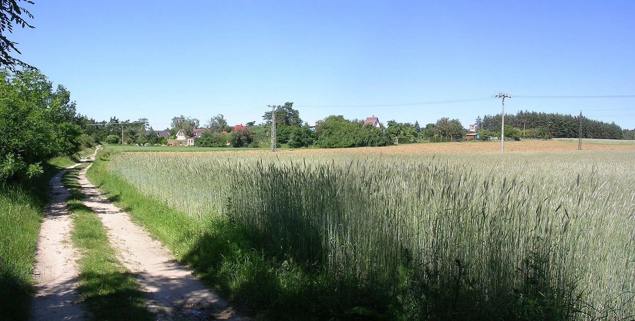 Photo showing: Bechlín-Předonín-Benzínov, Litoměřice District, the Czech Republic.