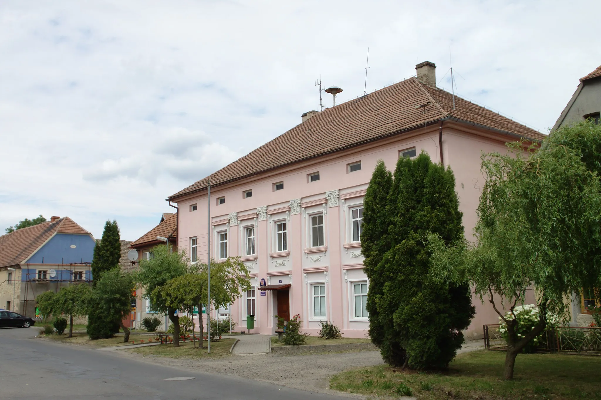 Photo showing: Town hall in Vrbice, Ústí Region, CZ