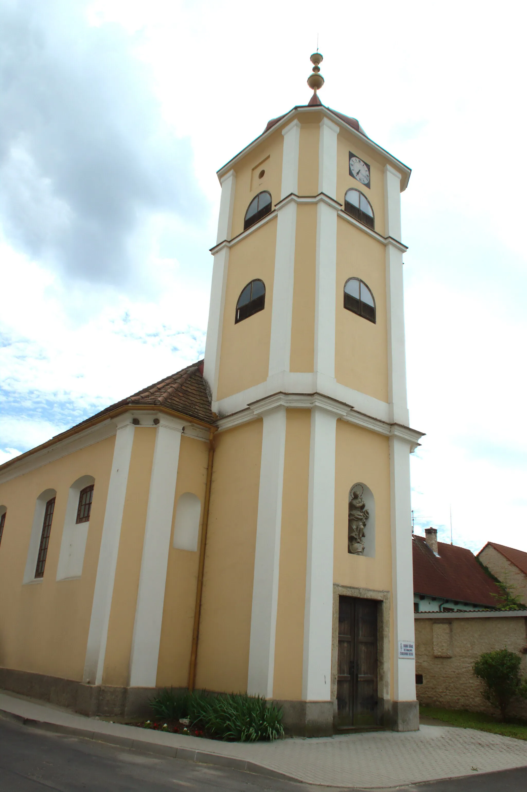 Photo showing: A church in the central part of the town of Vrbice, Ústí Region, CZ