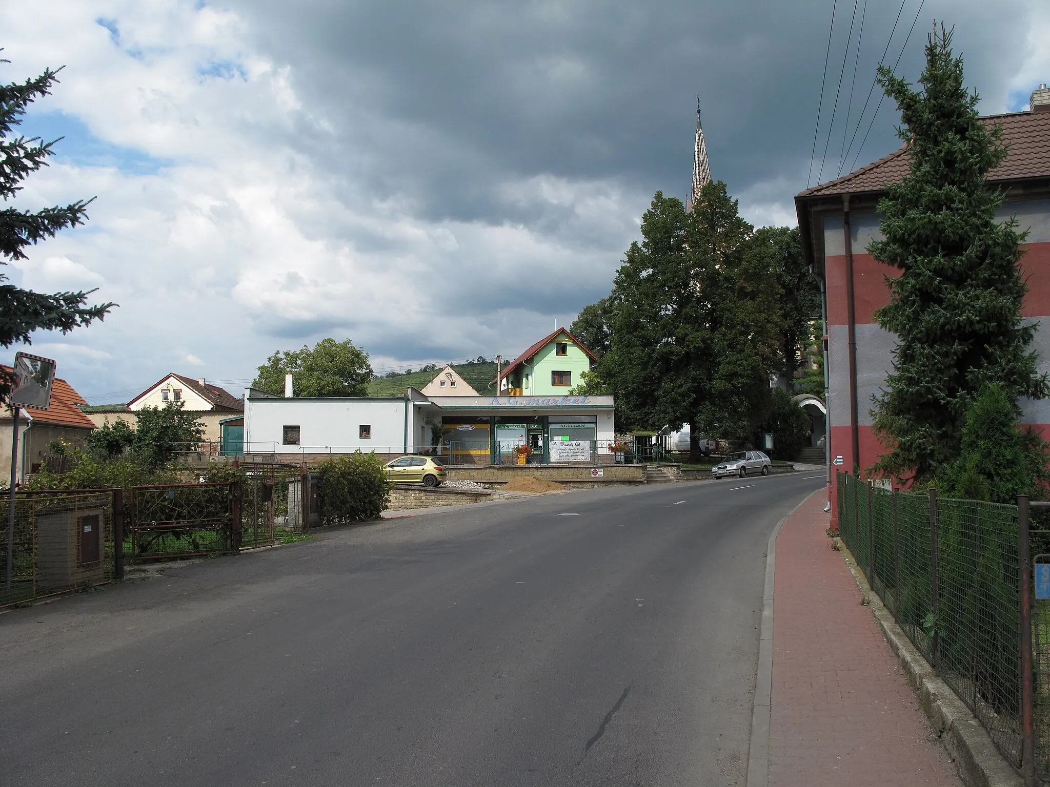 Photo showing: Supermarket in Velké Žernoseky village, Litoměřice District, Czech Republic.