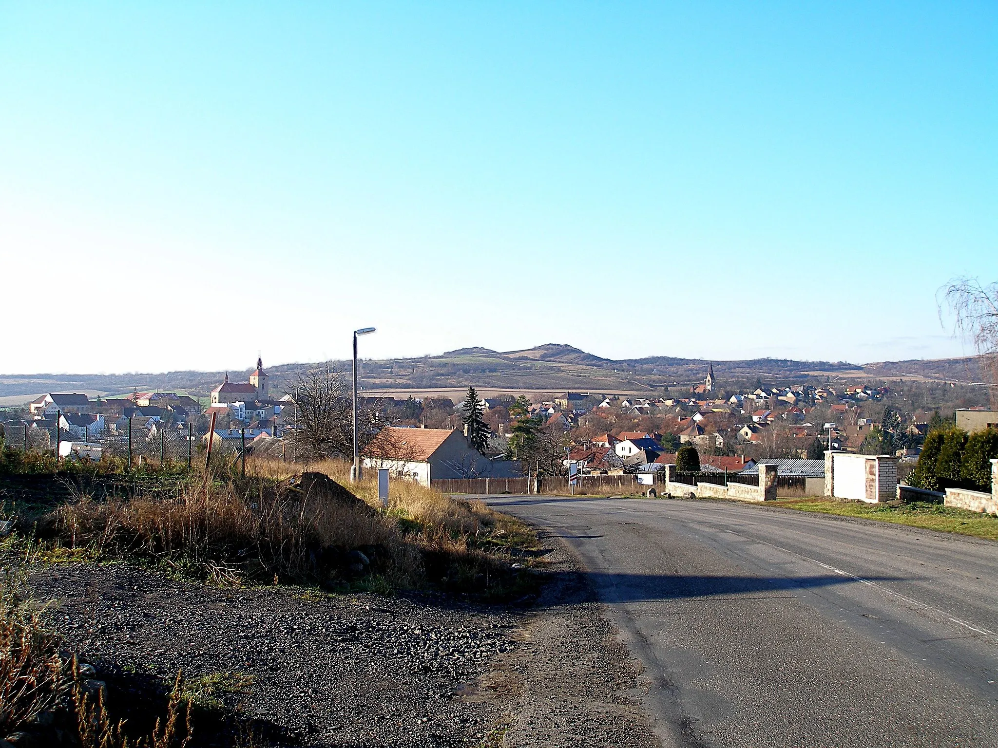 Photo showing: Town of Třebenice, Litoměřice Distict, Czech Republic, as seen from the northeast. In the left church of the Nativity of the Virgin Mary, further in the right formr Lutheran church which nowadays houses Museum of Bohemian Garnet