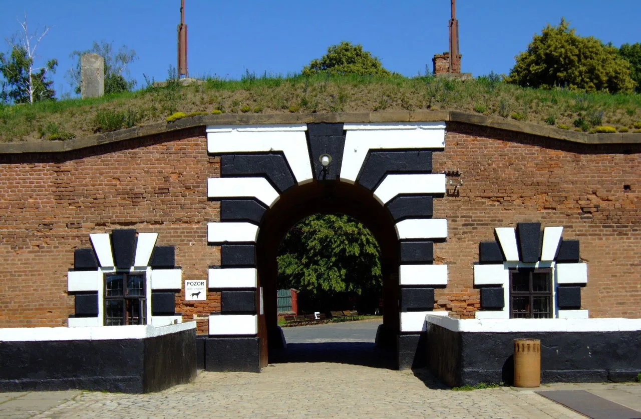 Photo showing: Gate of the Little Fort in Terezín