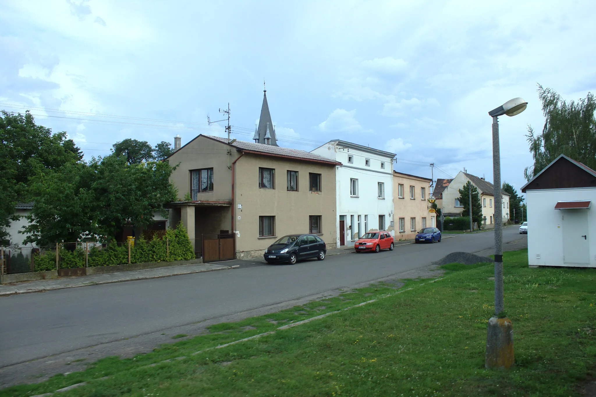 Photo showing: Train stop in Sulejovice, Ústí Region, CZ