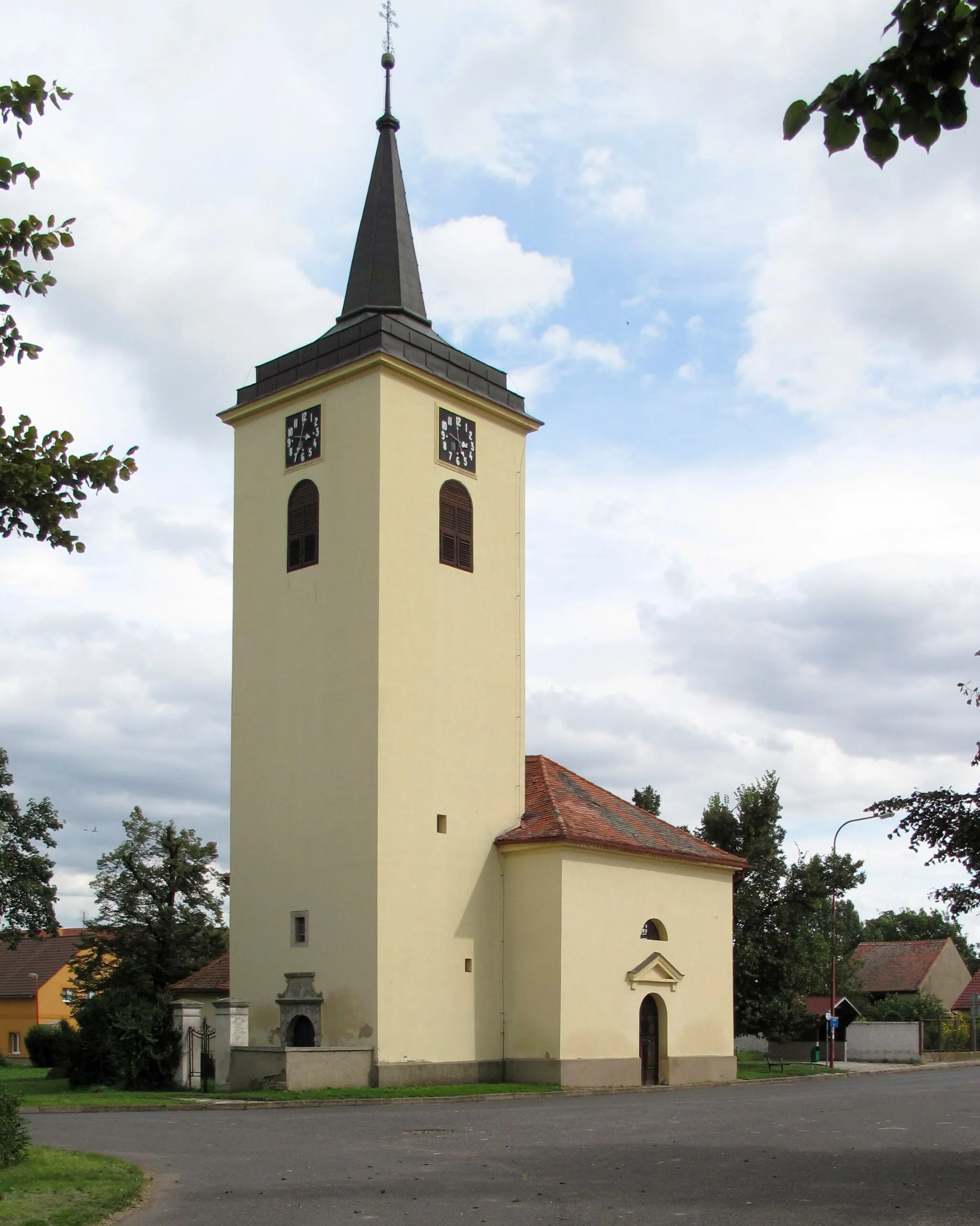 Photo showing: The Church of Saint John Nepomuk in Slatina village, Litoměřice District, Czech Republic.