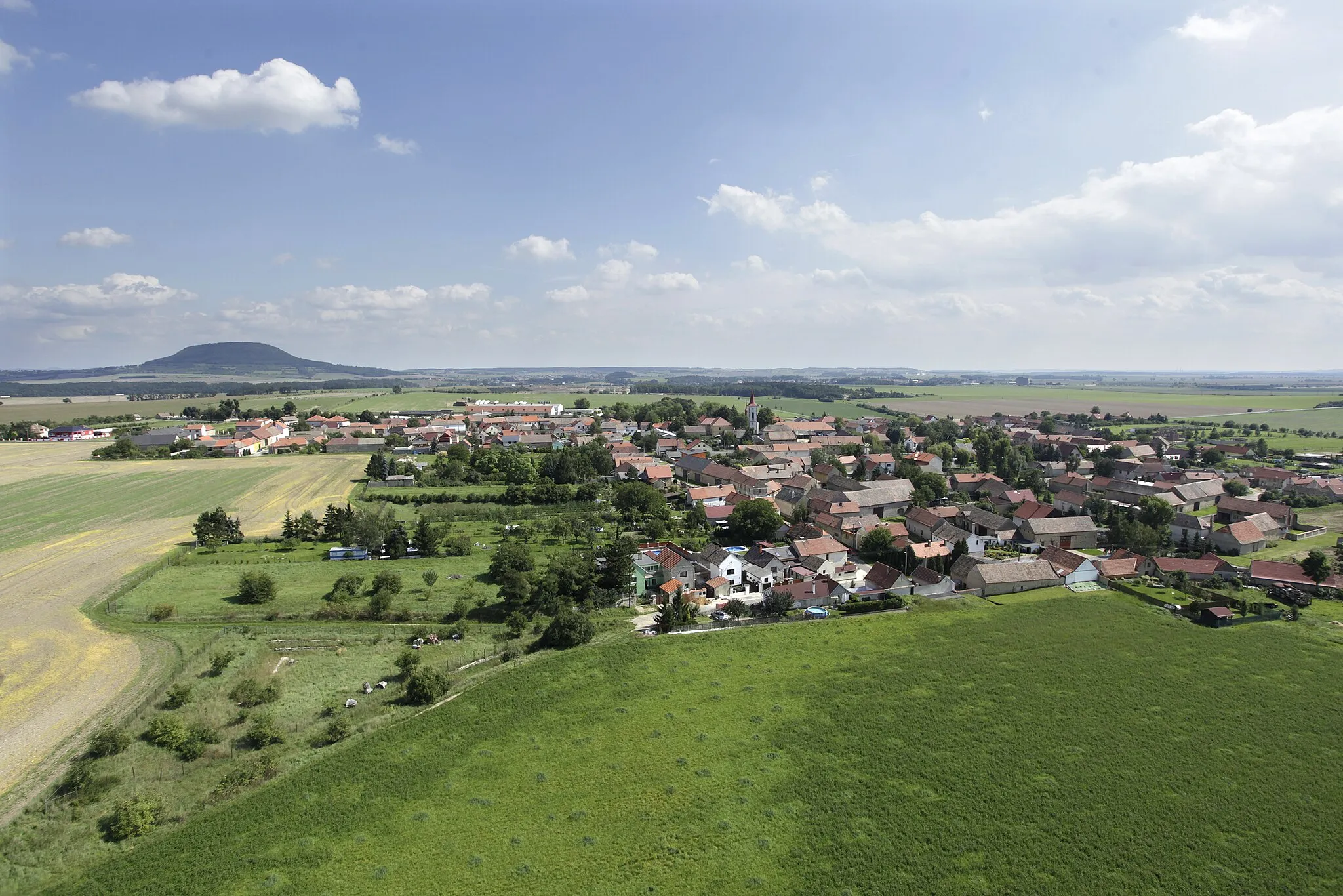 Photo showing: Račiněves is a village and municipality in Litoměřice District in the Ústí nad Labem Region of the Czech Republic