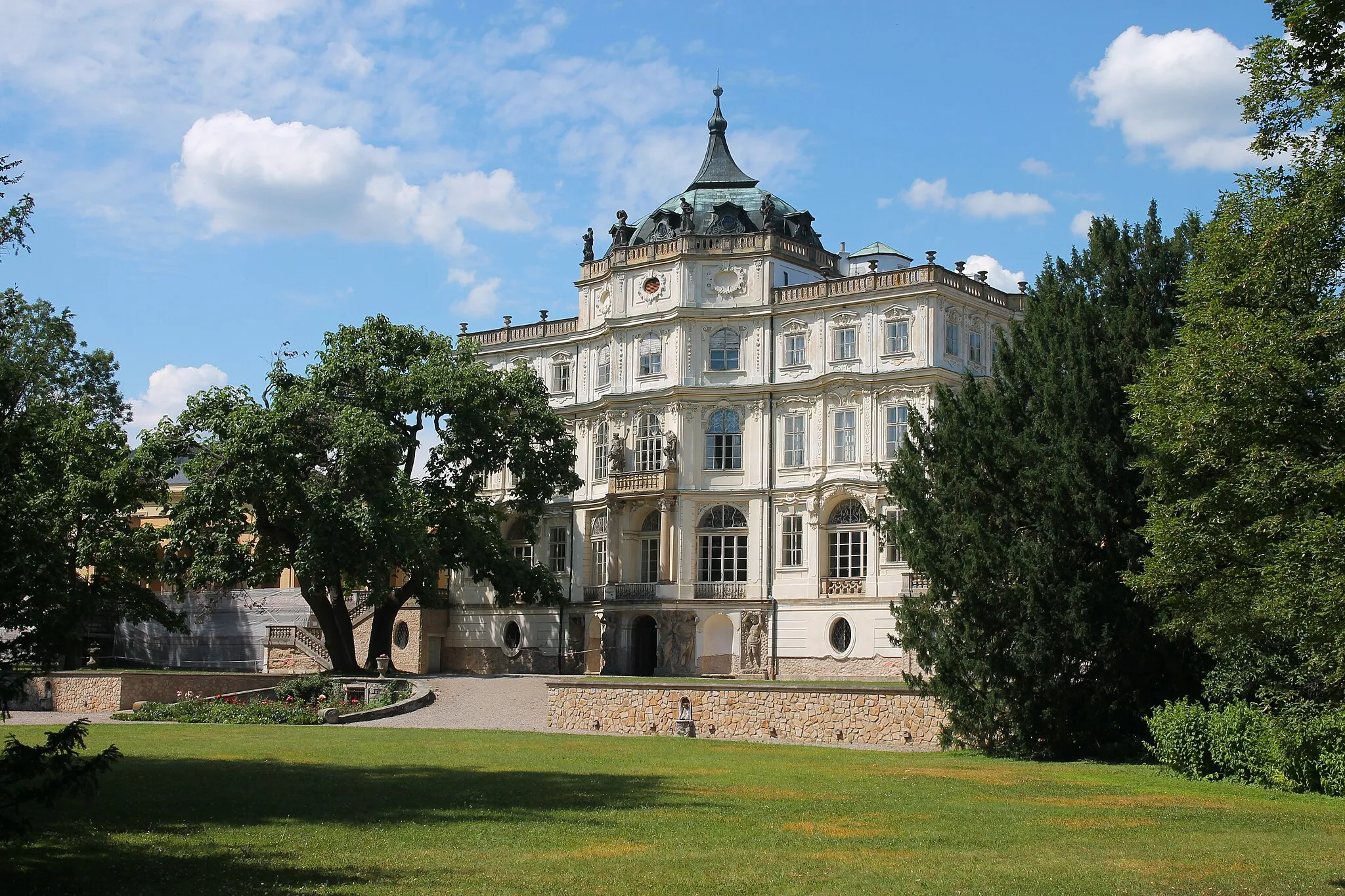 Photo showing: Ploskovice, Chateau
