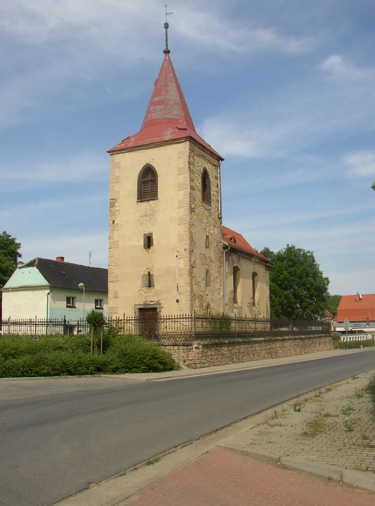 Photo showing: Mlékojedy, Litoměřice District, Czech Republic. St Martin church.