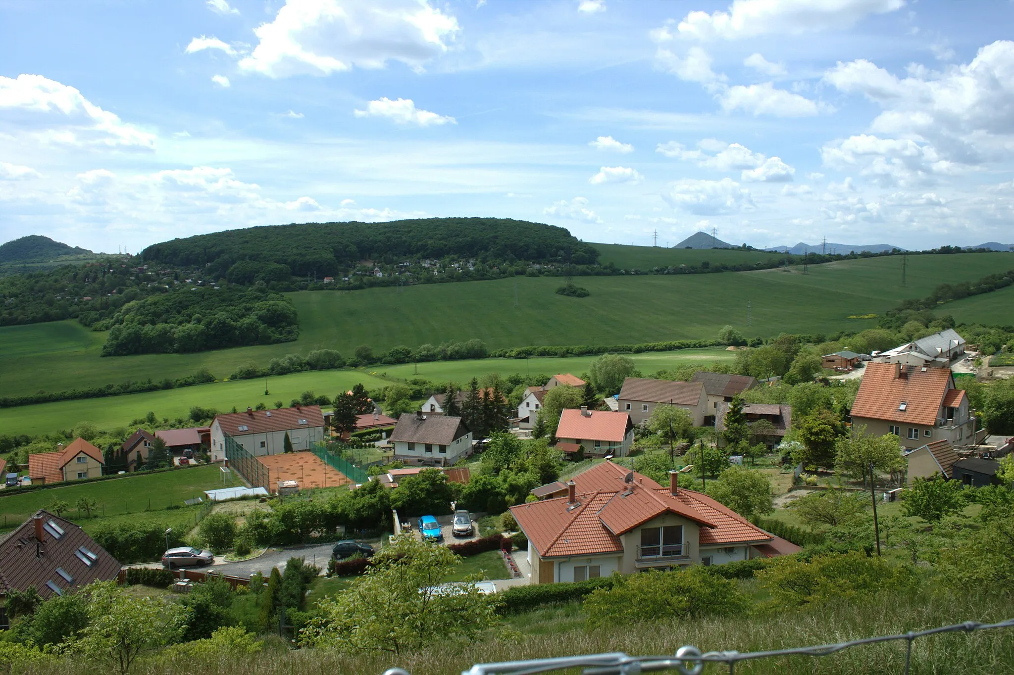 Photo showing: View of the village of Miřejovice near Litoměřice, Ustí Region, CZ