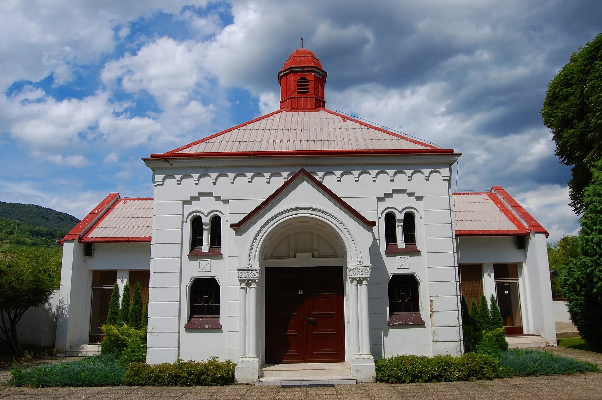 Photo showing: Former Jewish ceremonial hall at Jewish cemetery in Lovosice, Czech Republic