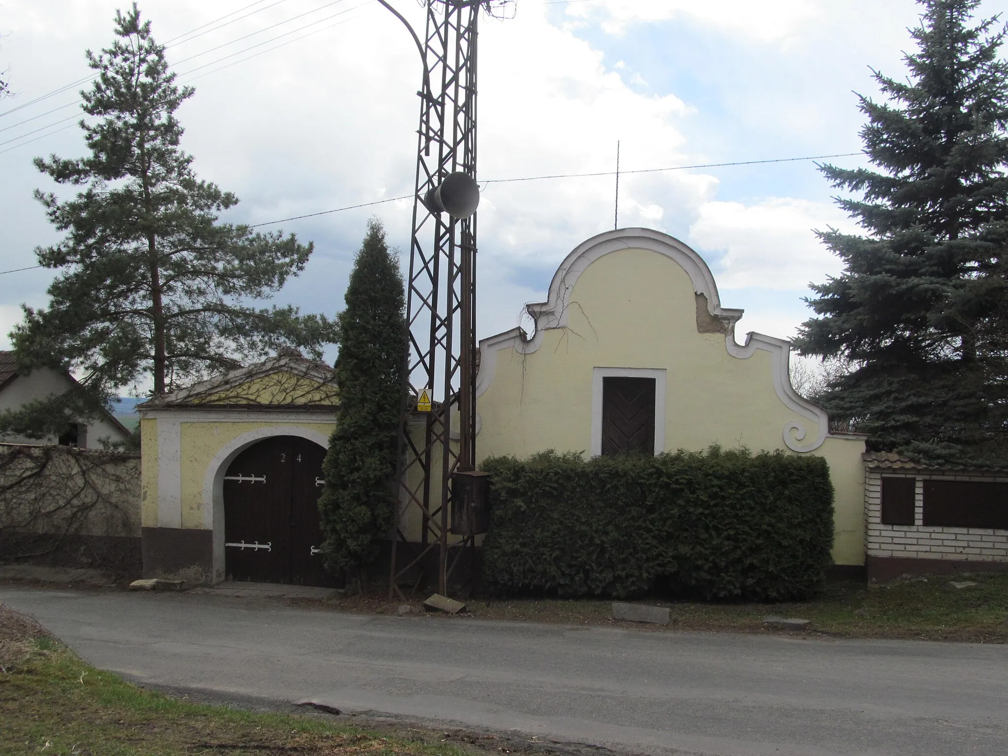 Photo showing: House No 24 in Klapý