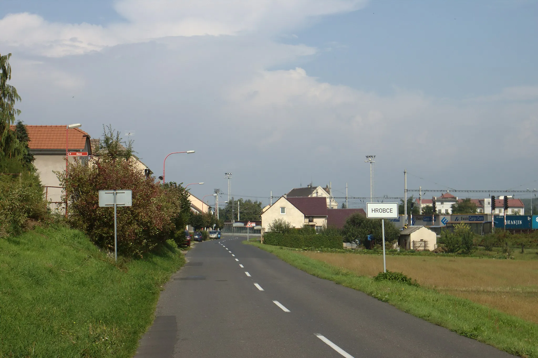 Photo showing: View of the village of Hrobce from south