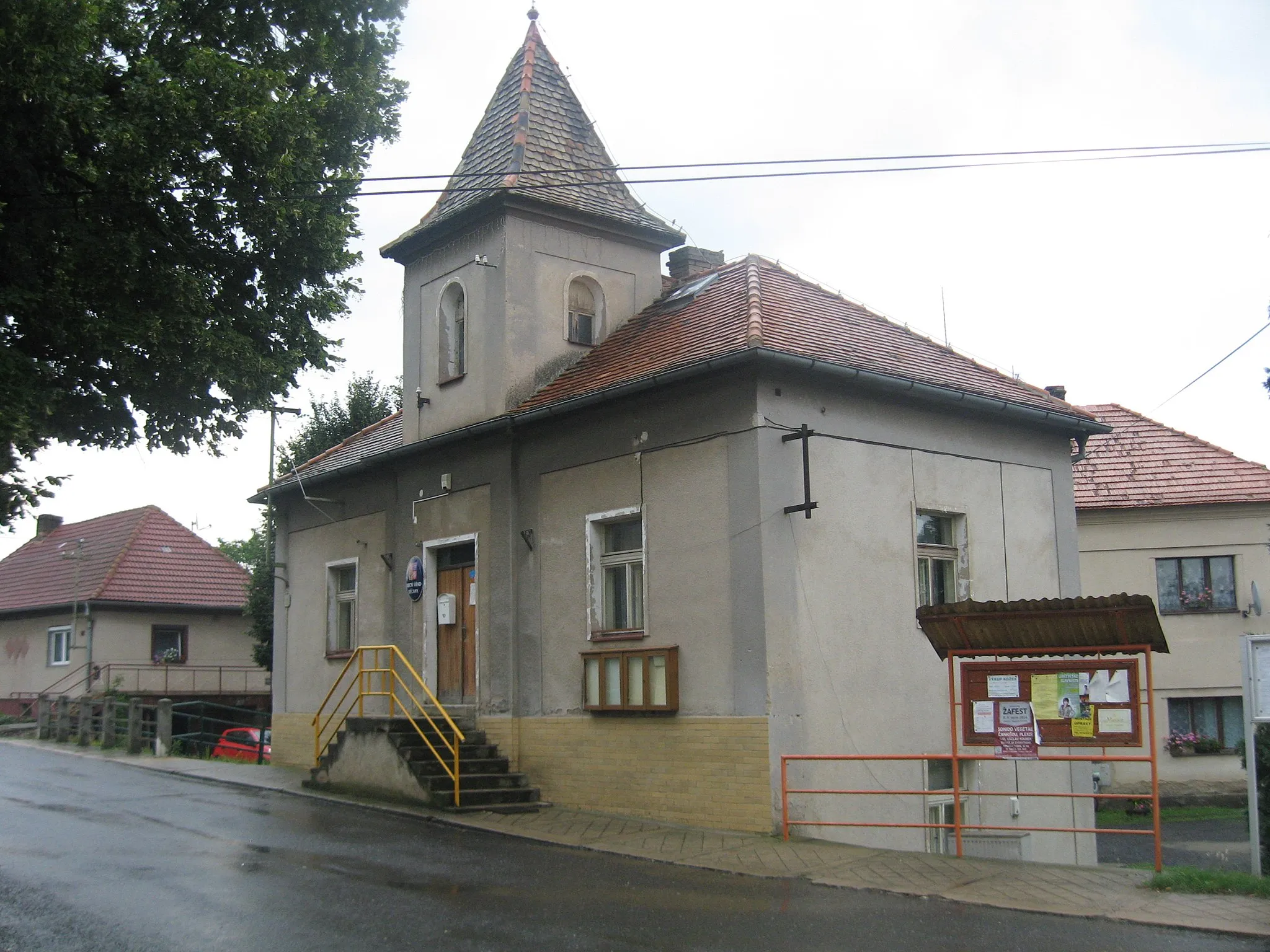 Photo showing: House of municipality in Děčany