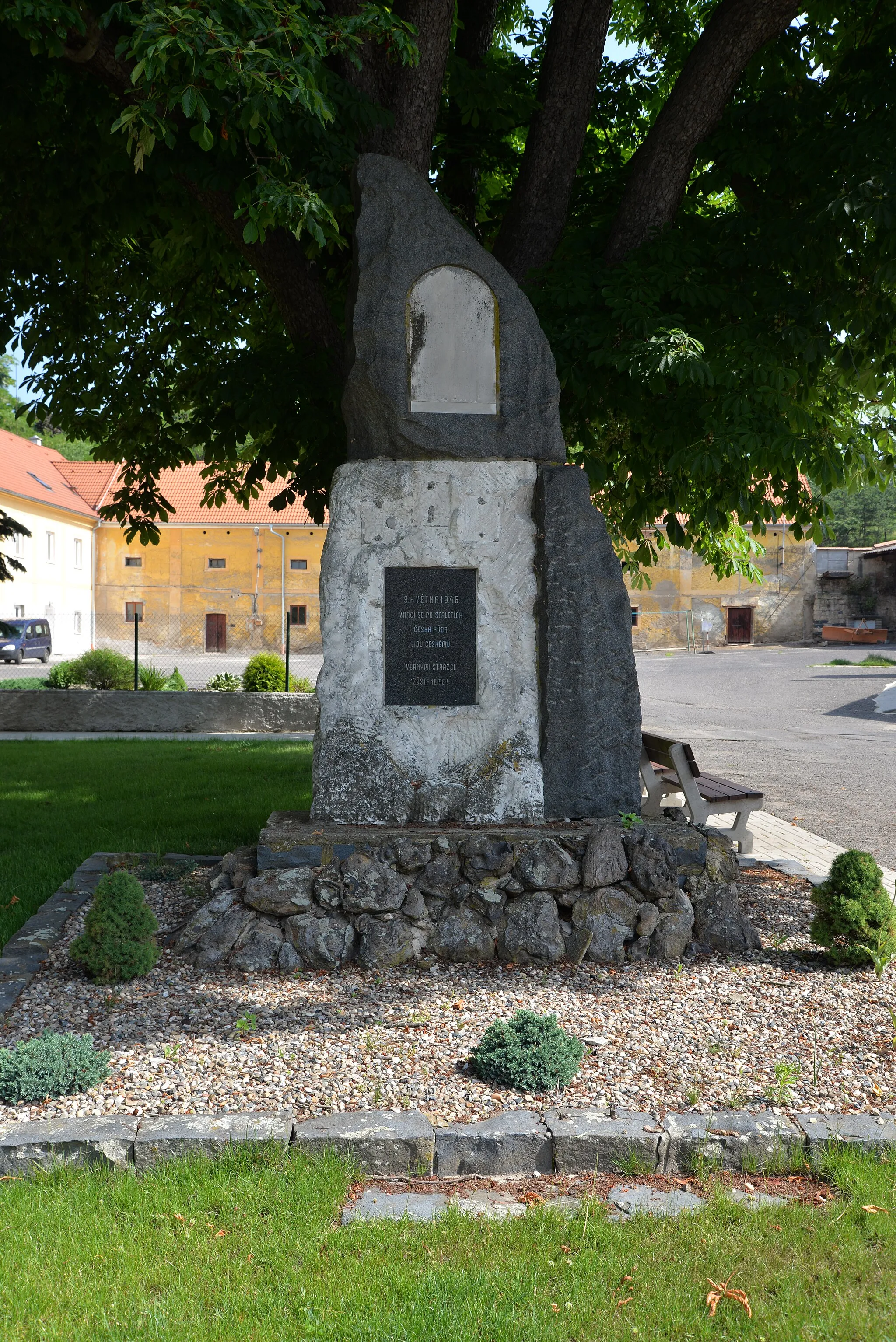 Photo showing: Memorial in Drahobuz, Litoměřice District