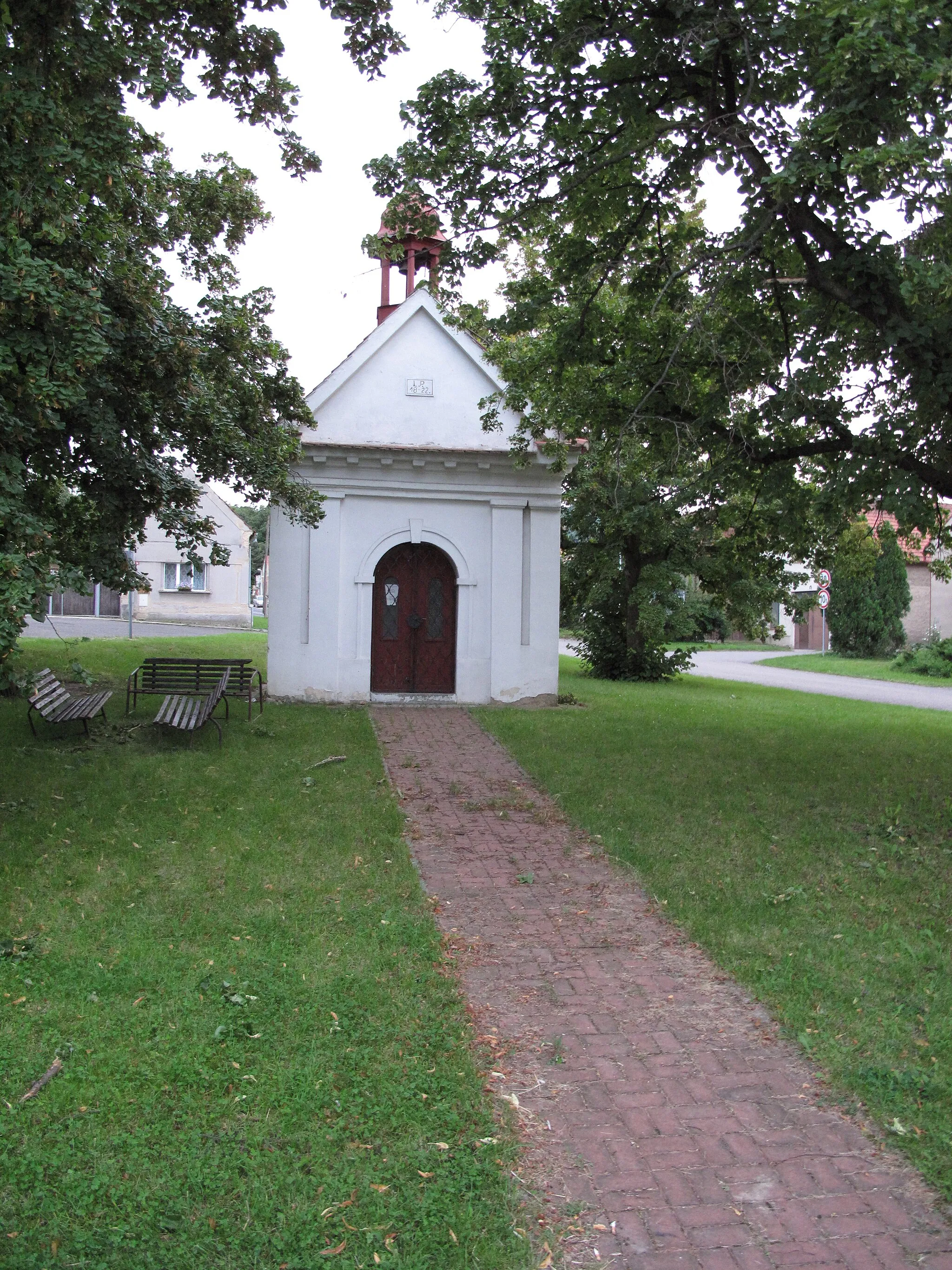Photo showing: Village chapel on village square in Chodovlice village, Litoměřice district,  Czech Republic. In the gabble is written: L.P. 18-22.
