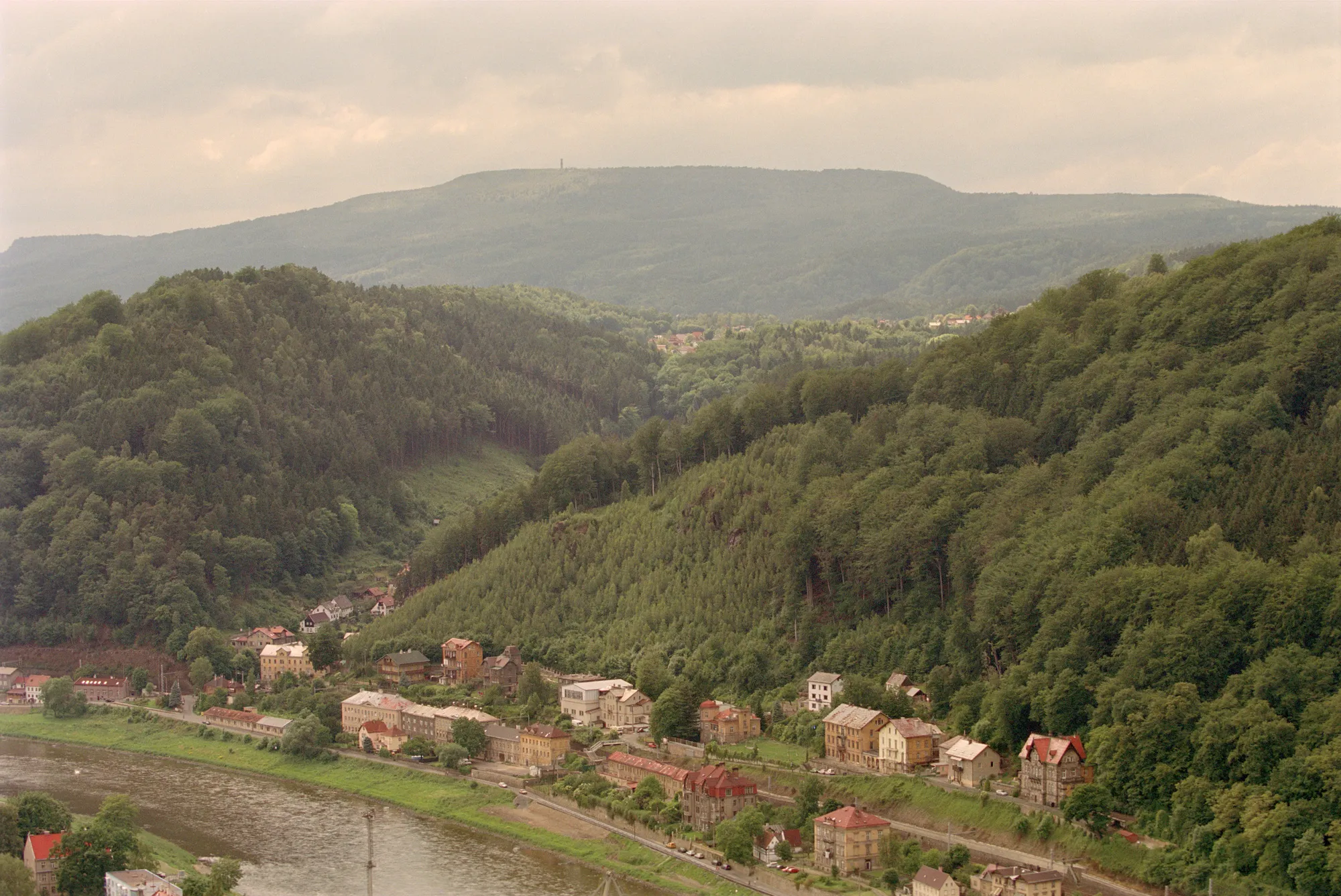 Photo showing: Děčínský Sněžník (Děčín Snow Mountain) seen from Děčín, the Czech Republic