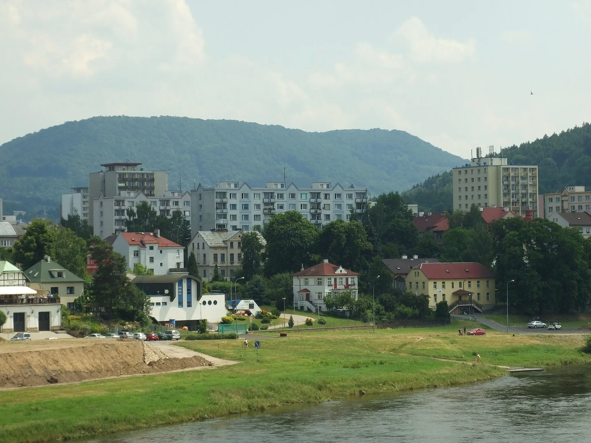 Photo showing: Town of Děčín seen from a bridge over Elbe river; Ústí nad Labem Region, CZ