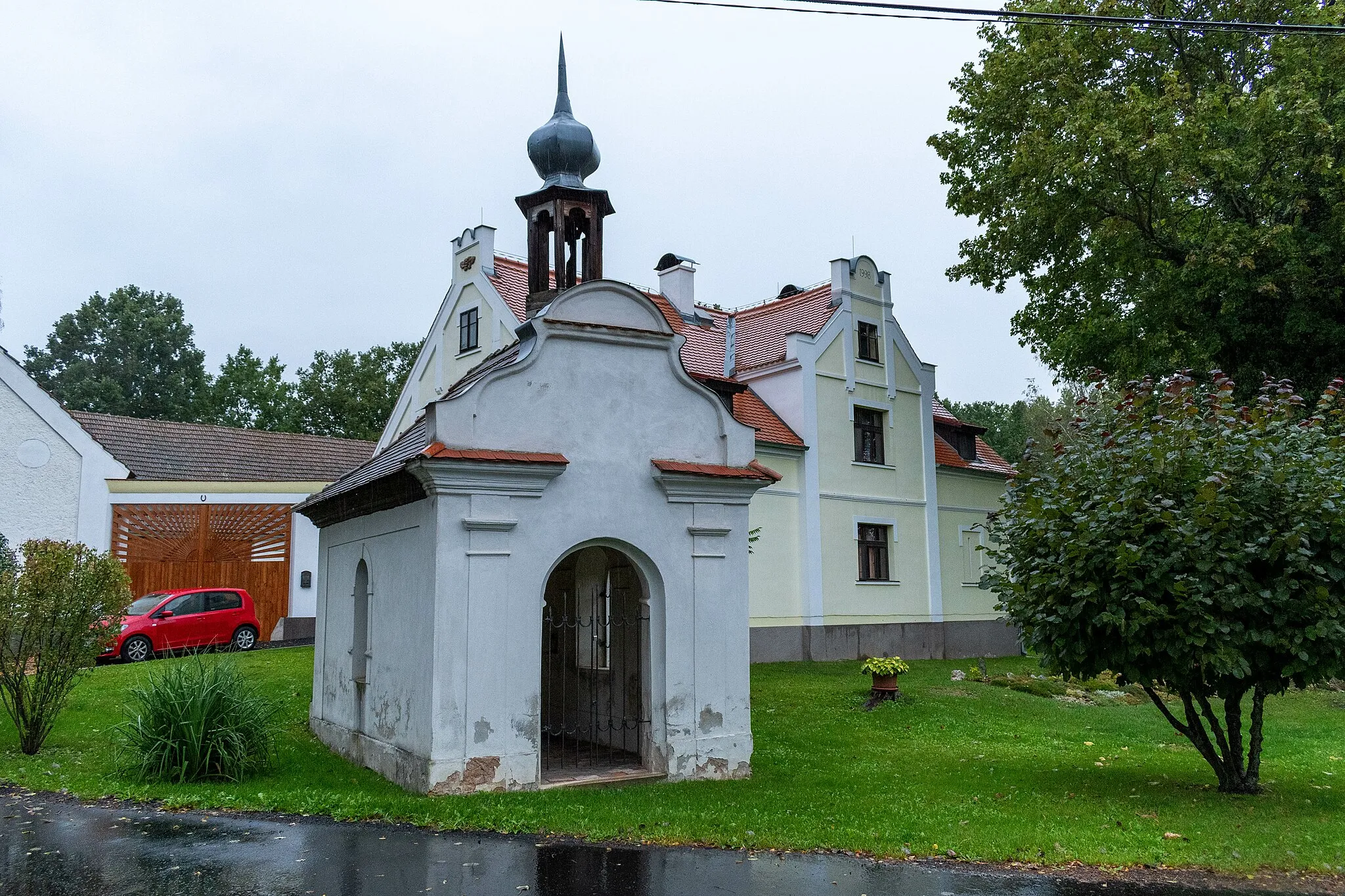 Photo showing: Kaplička ve vesnici Horní Lipina, Karlovarský kraj