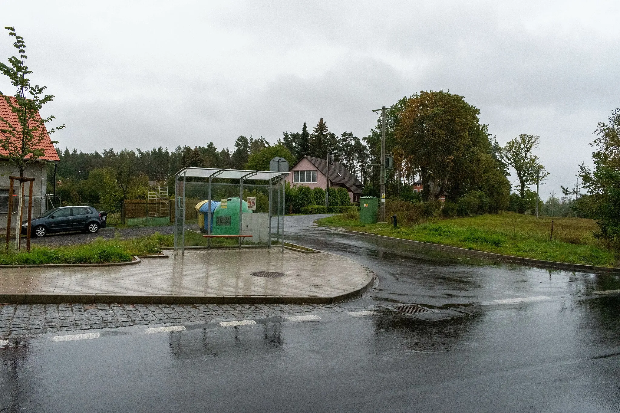 Photo showing: Křižovatka ve vesnici Seníky u Františkových Lázní