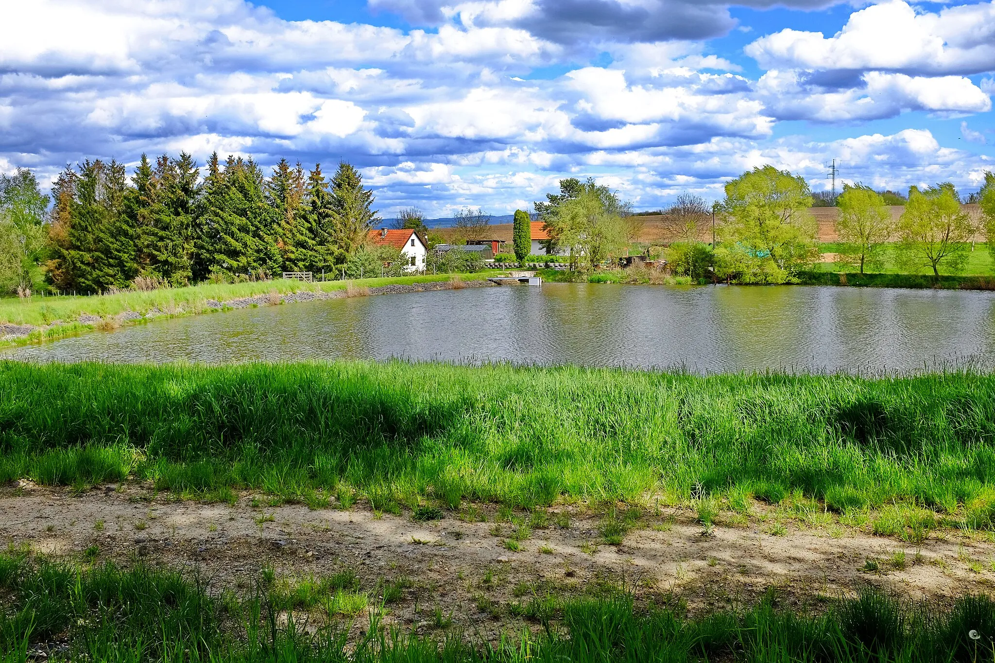 Photo showing: Komorní Dvůr, osada města Cheb v k. ú. Skalka u Chebu, rybník v osadě, okres Cheb