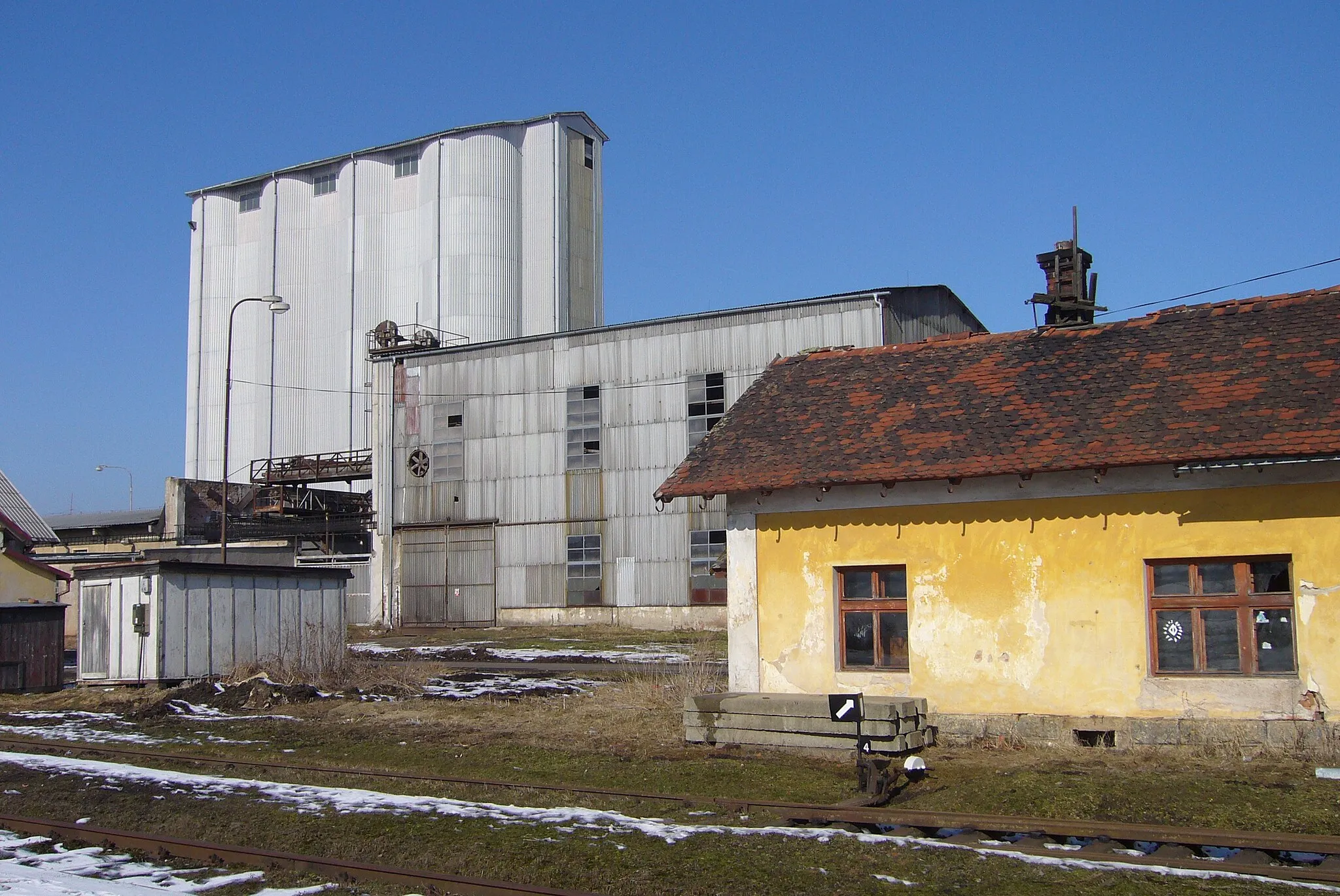 Photo showing: Štědrá - silo
