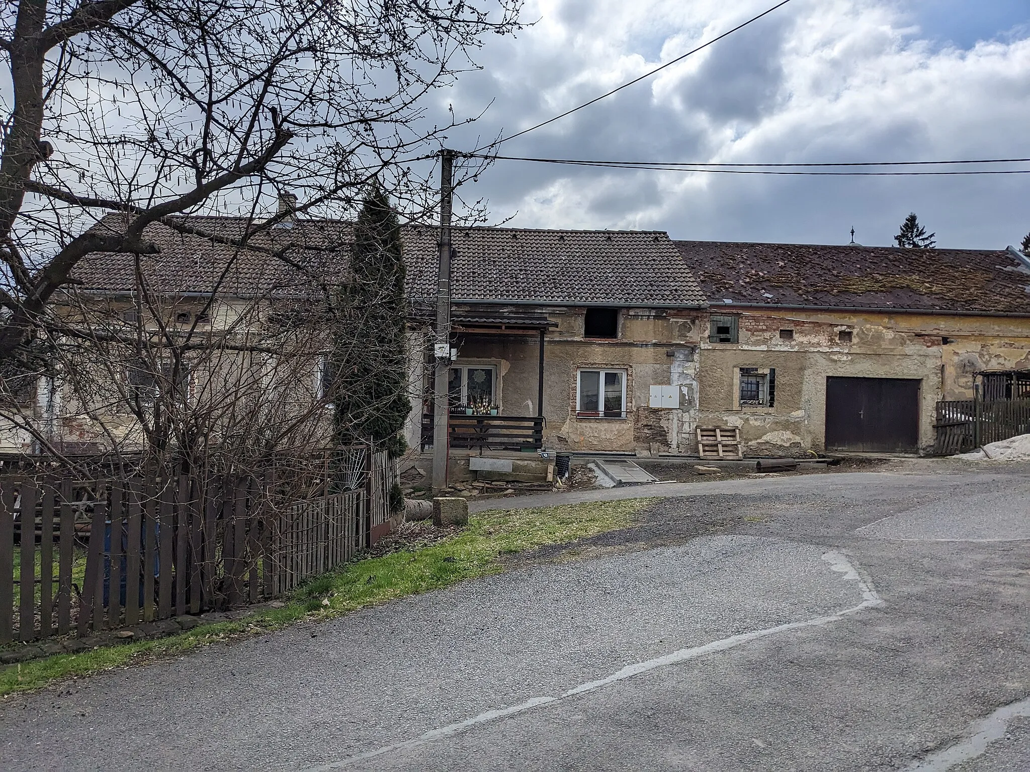 Photo showing: This was the home of the Kohorn family;  Bertold Wiesner's mother Paula Kohorn was born here.