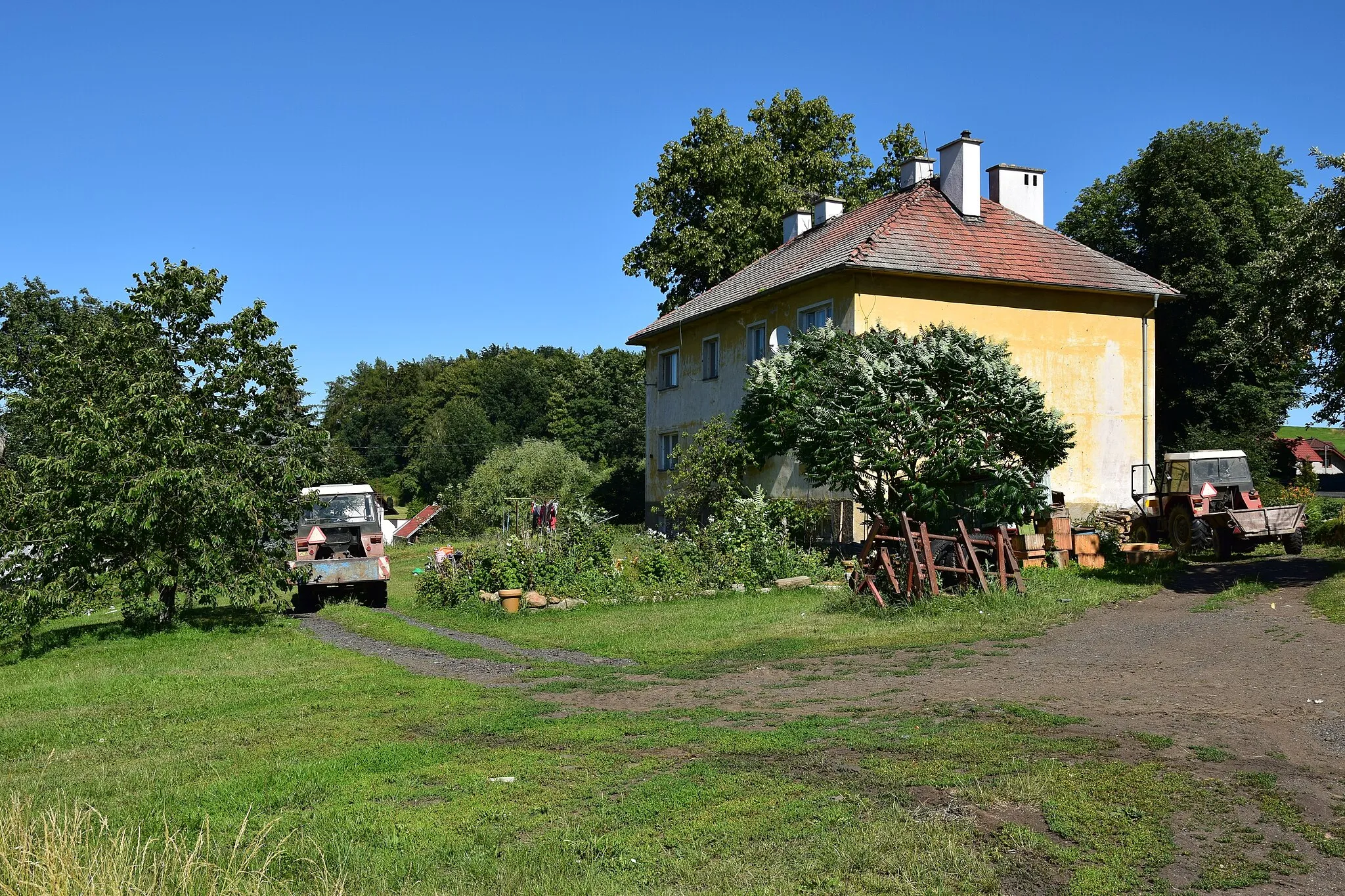 Photo showing: Pulovice – bytová dům čp. 29