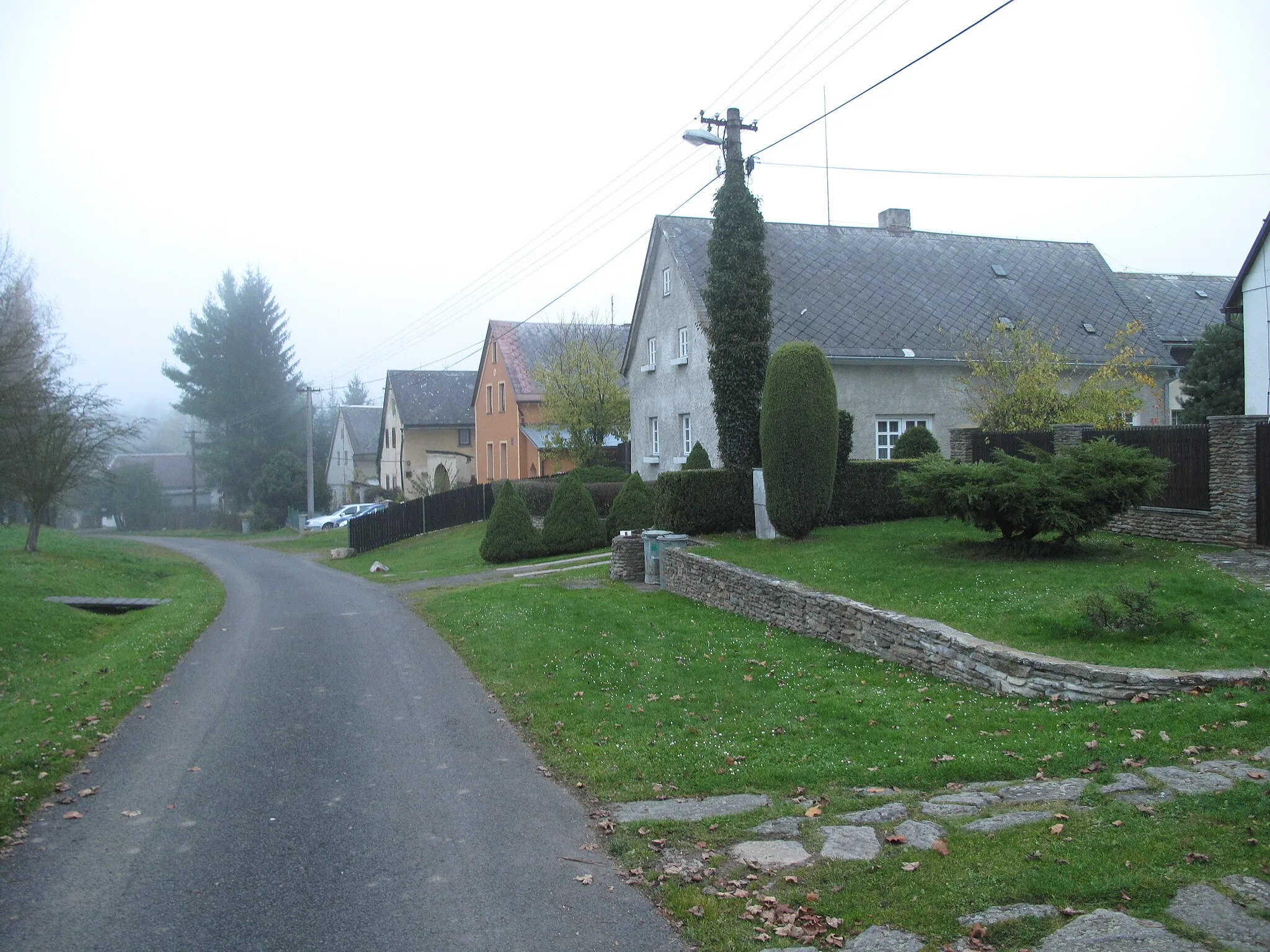 Photo showing: Housesin Kojšovice. Karlovy Vary District, Czech Republic.