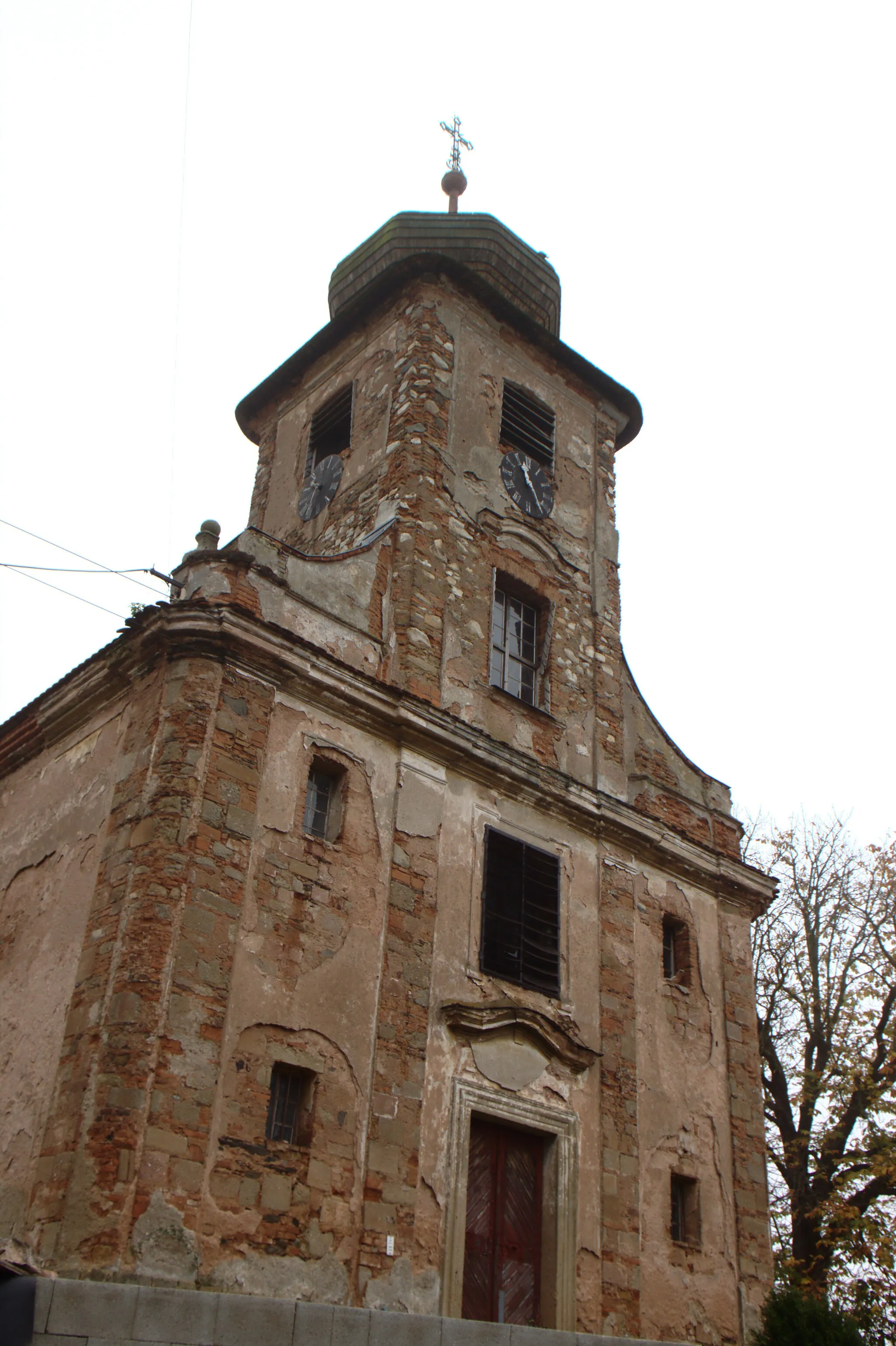 Photo showing: Church of Saint James the Greater in the village of Močidlec, Karlovy Vary Region, CZ