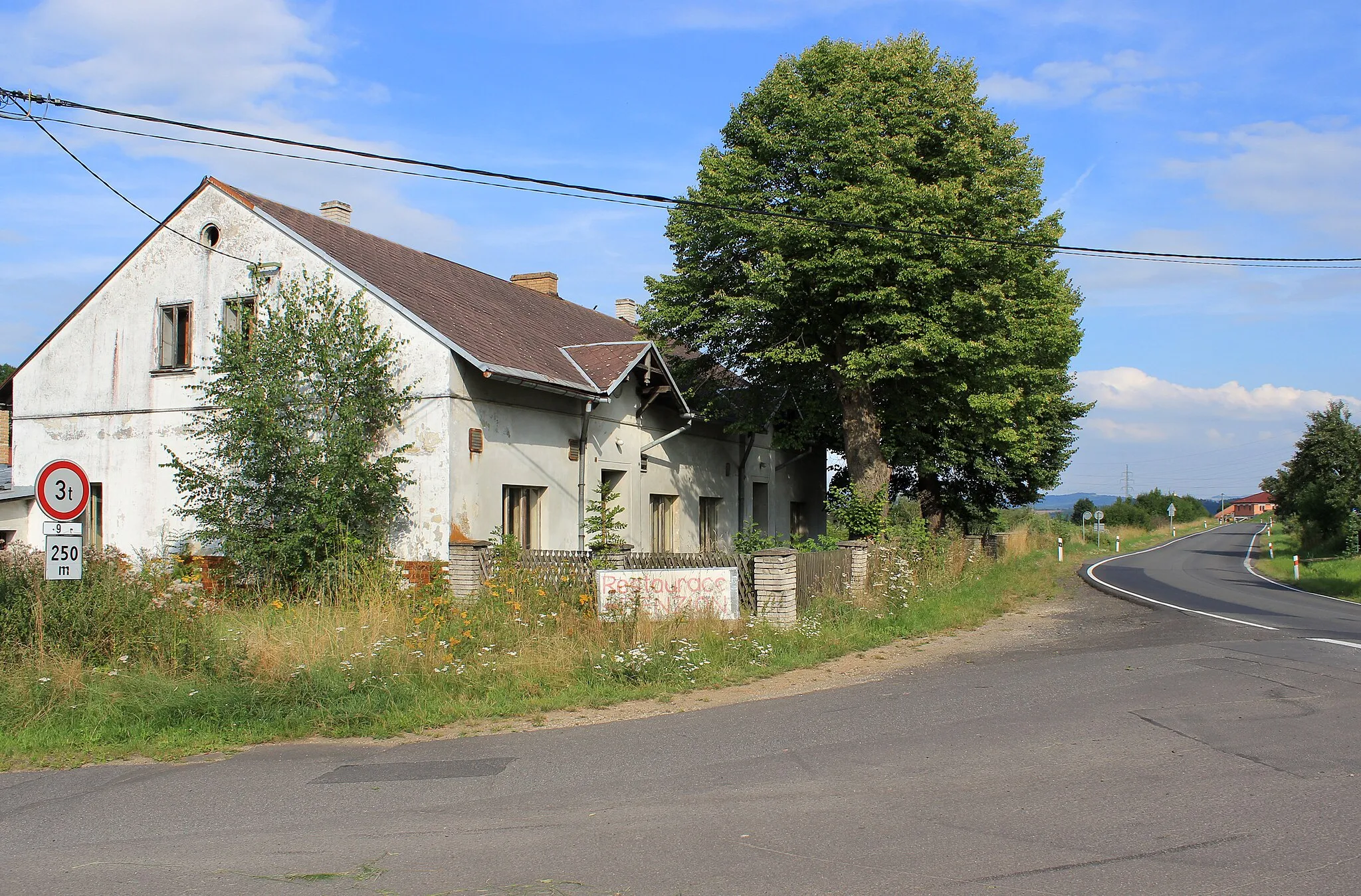 Photo showing: Old restaurant in Kfely, part of Ostrov, Czech Republic.