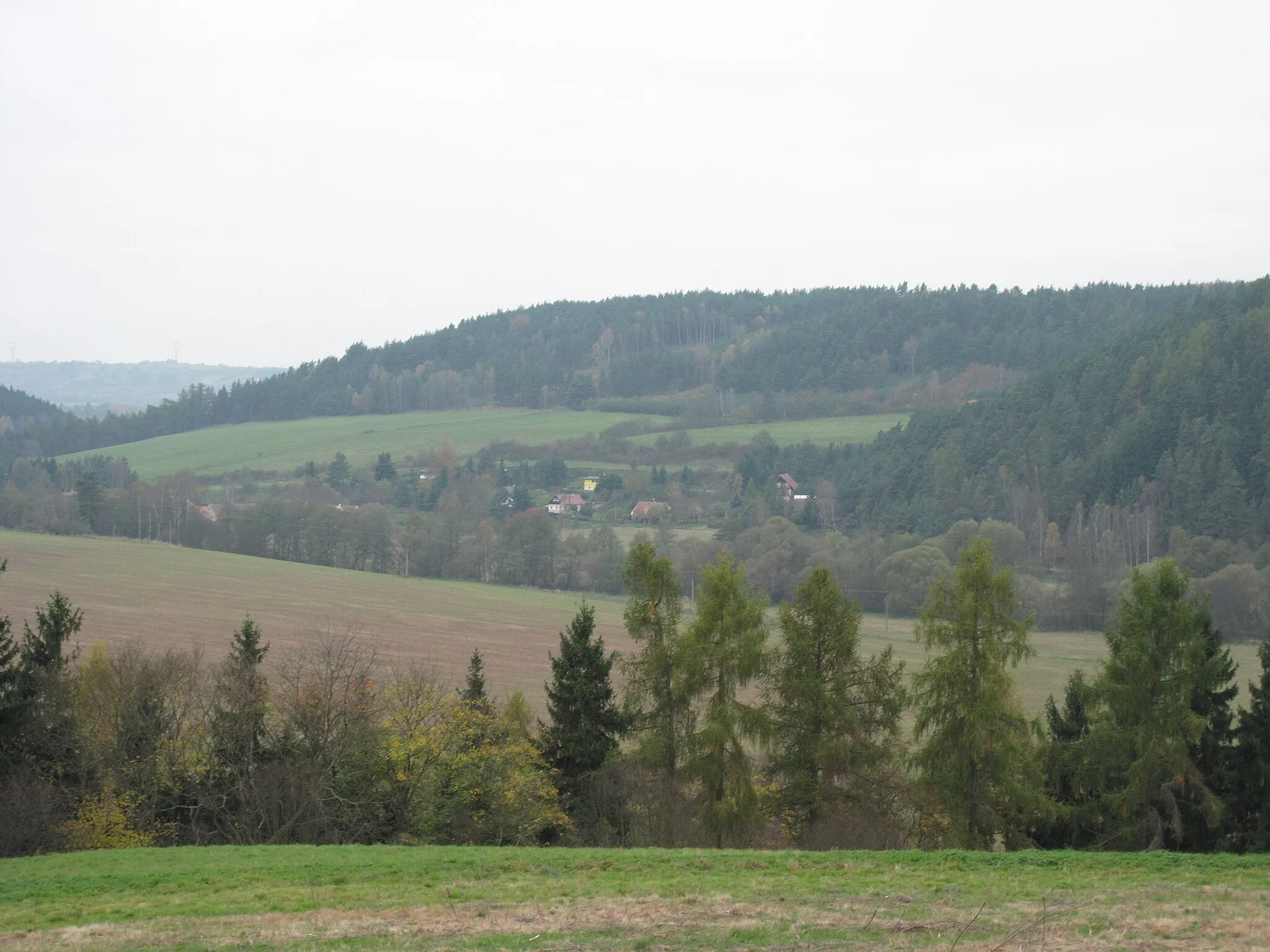 Photo showing: Countryin Čichořice. Karlovy Vary District, Czech Republic.