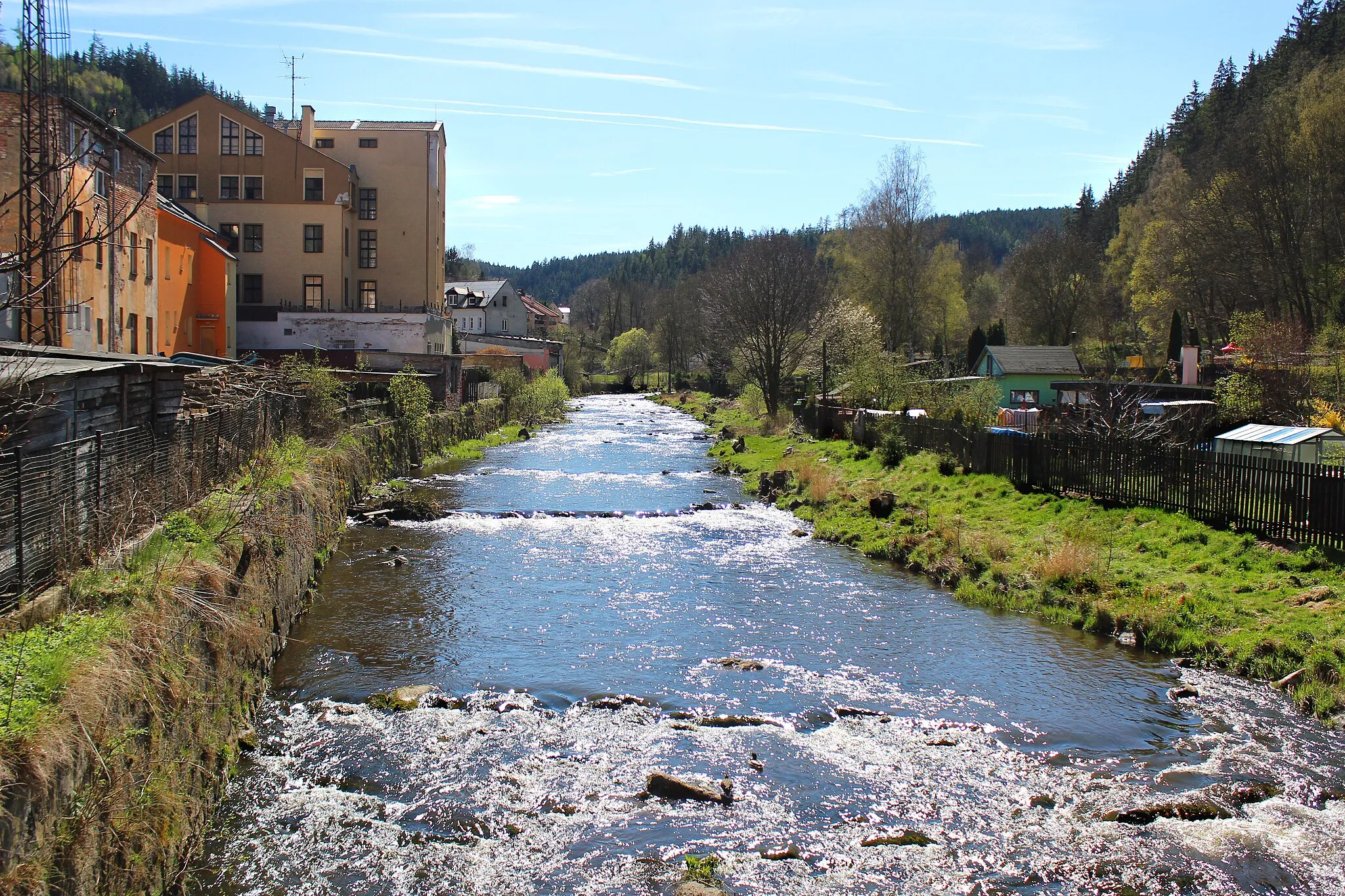 Photo showing: Teplá River in Březová village, Czech Republic