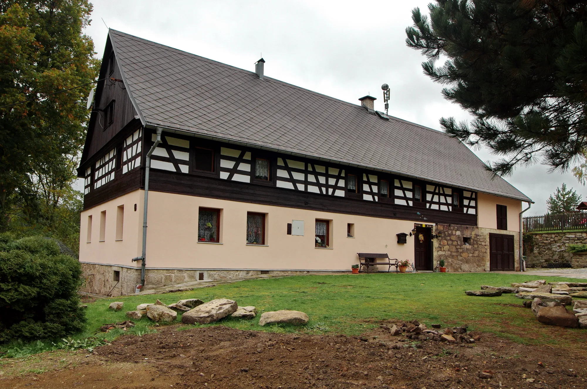 Photo showing: Hrázděné stavení v Hruškové, okres Sokolov