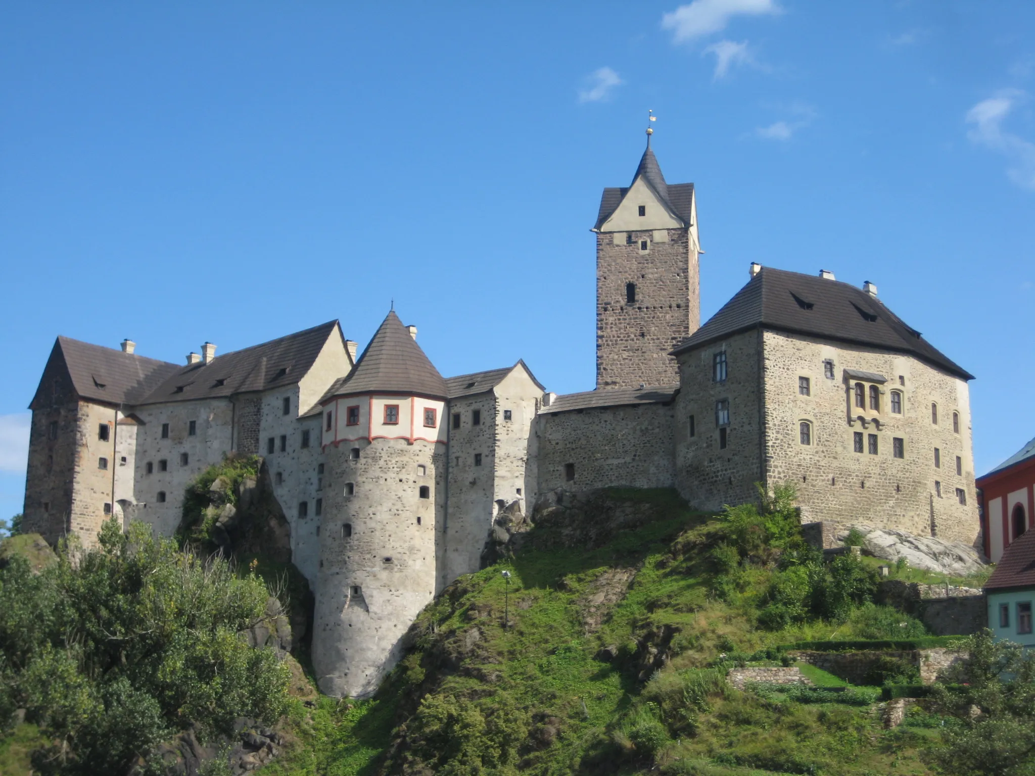 Photo showing: Loket Castle