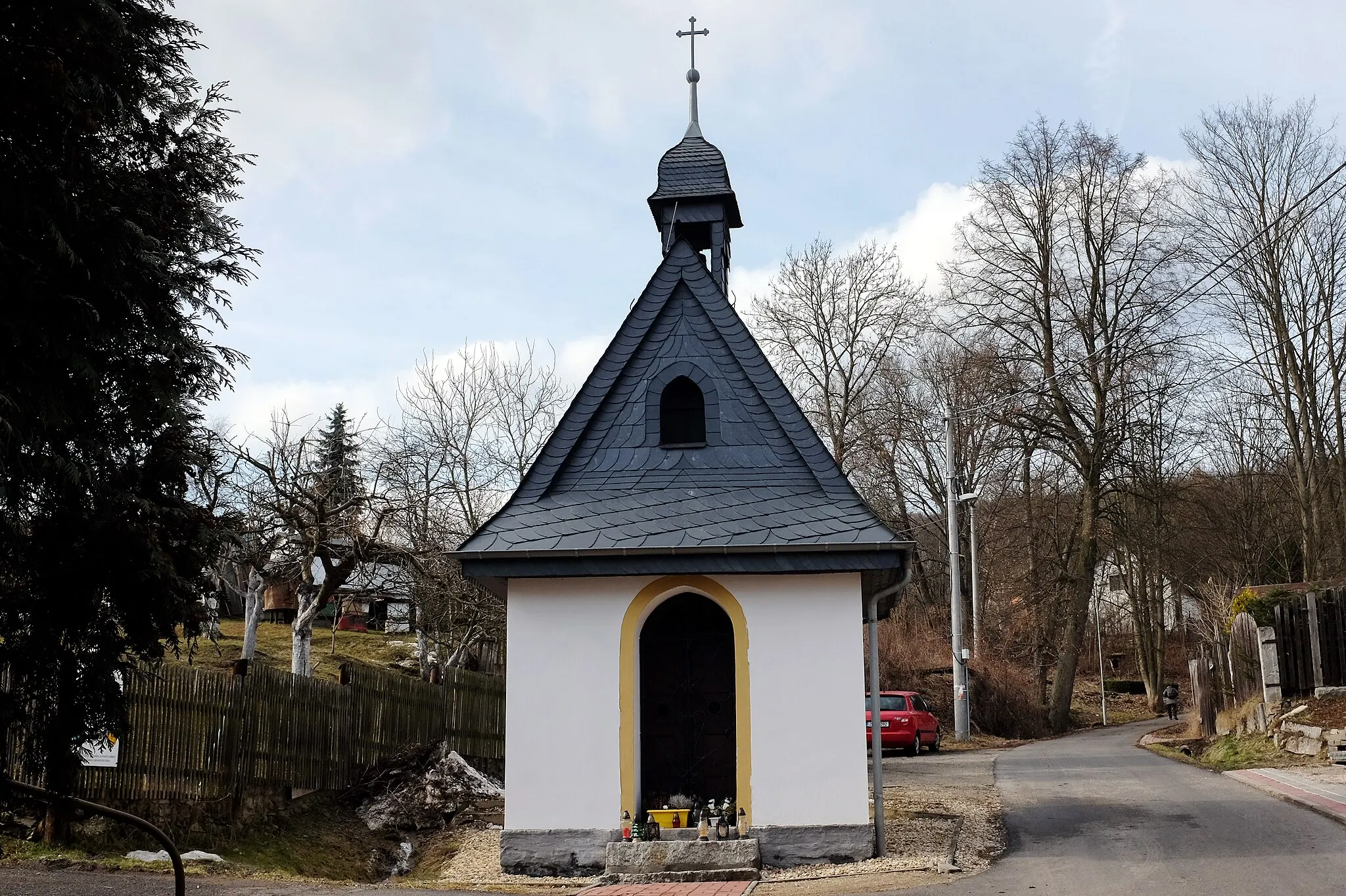 Photo showing: Kaple v Boučí, část obce Dolní Nivy v Krušných horách, okres Sokolov