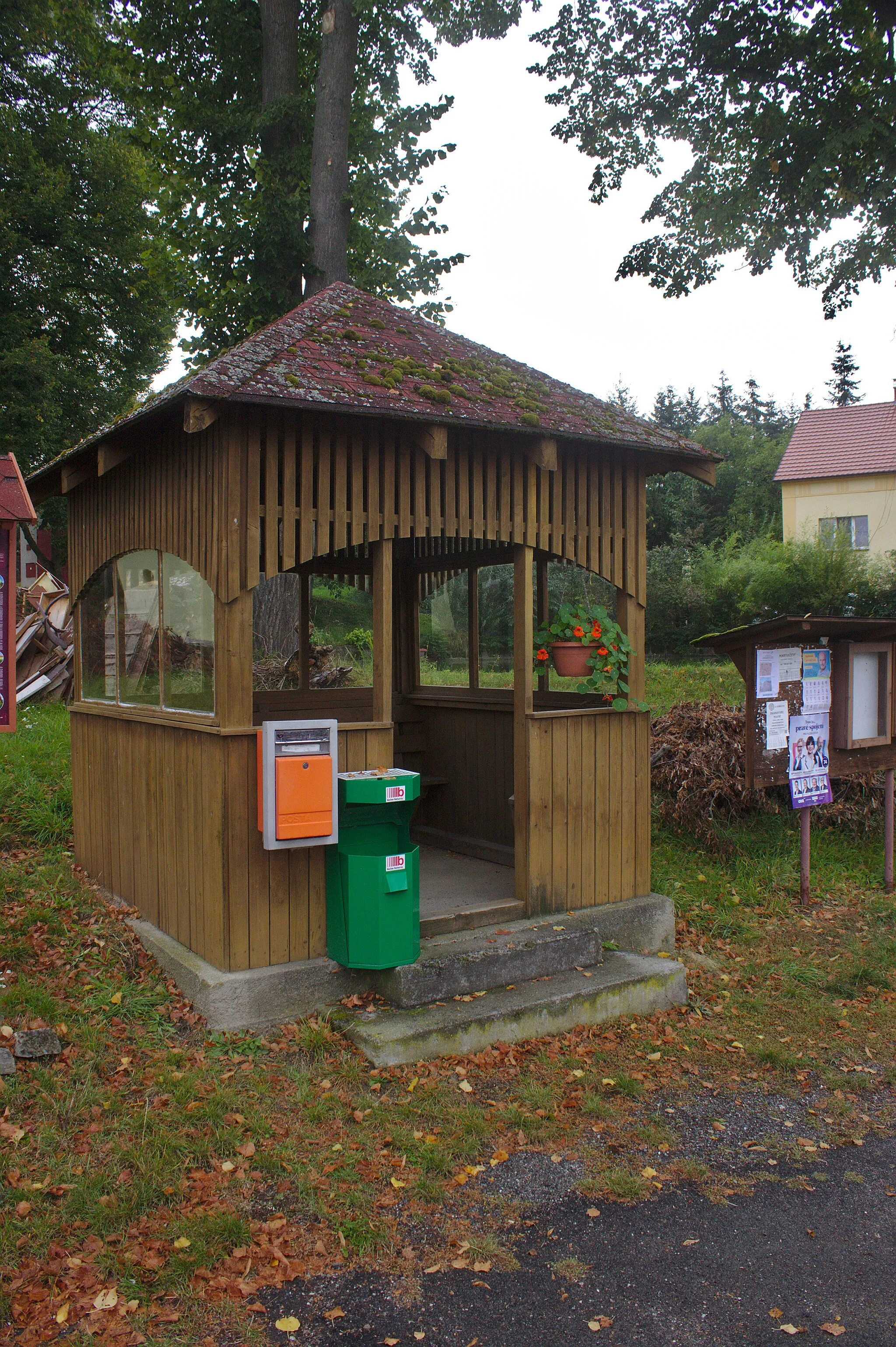 Photo showing: Zastávka ve vesnici Korýtka, Plzeňský kraj