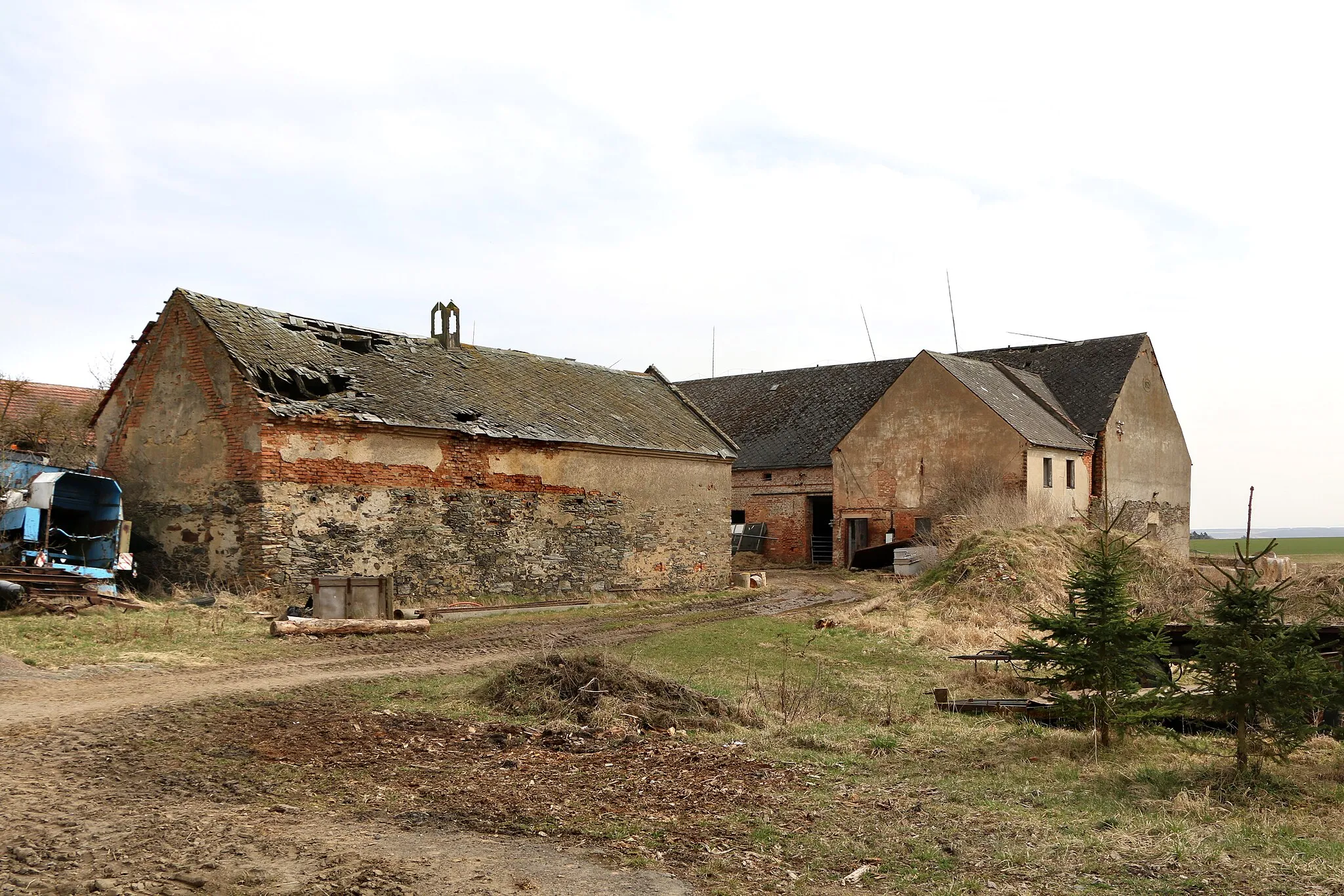 Photo showing: Ruins in Málkovice, part of Pernarec, Czech Republic.