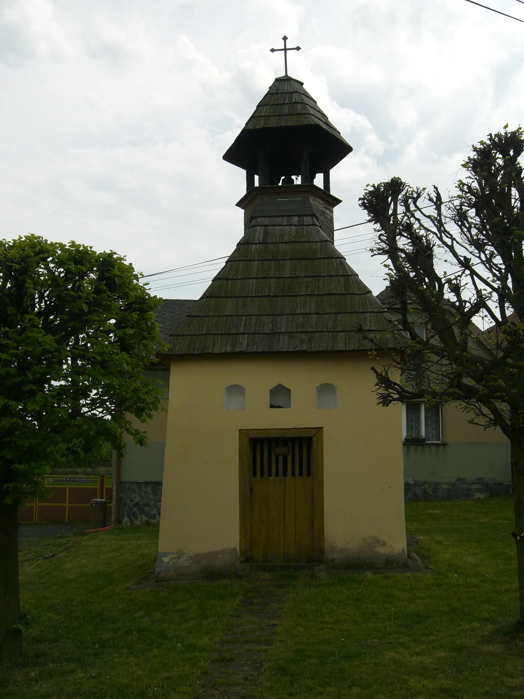 Photo showing: Chrášťovice village in Plzeň district, Czech Republic. Chapel