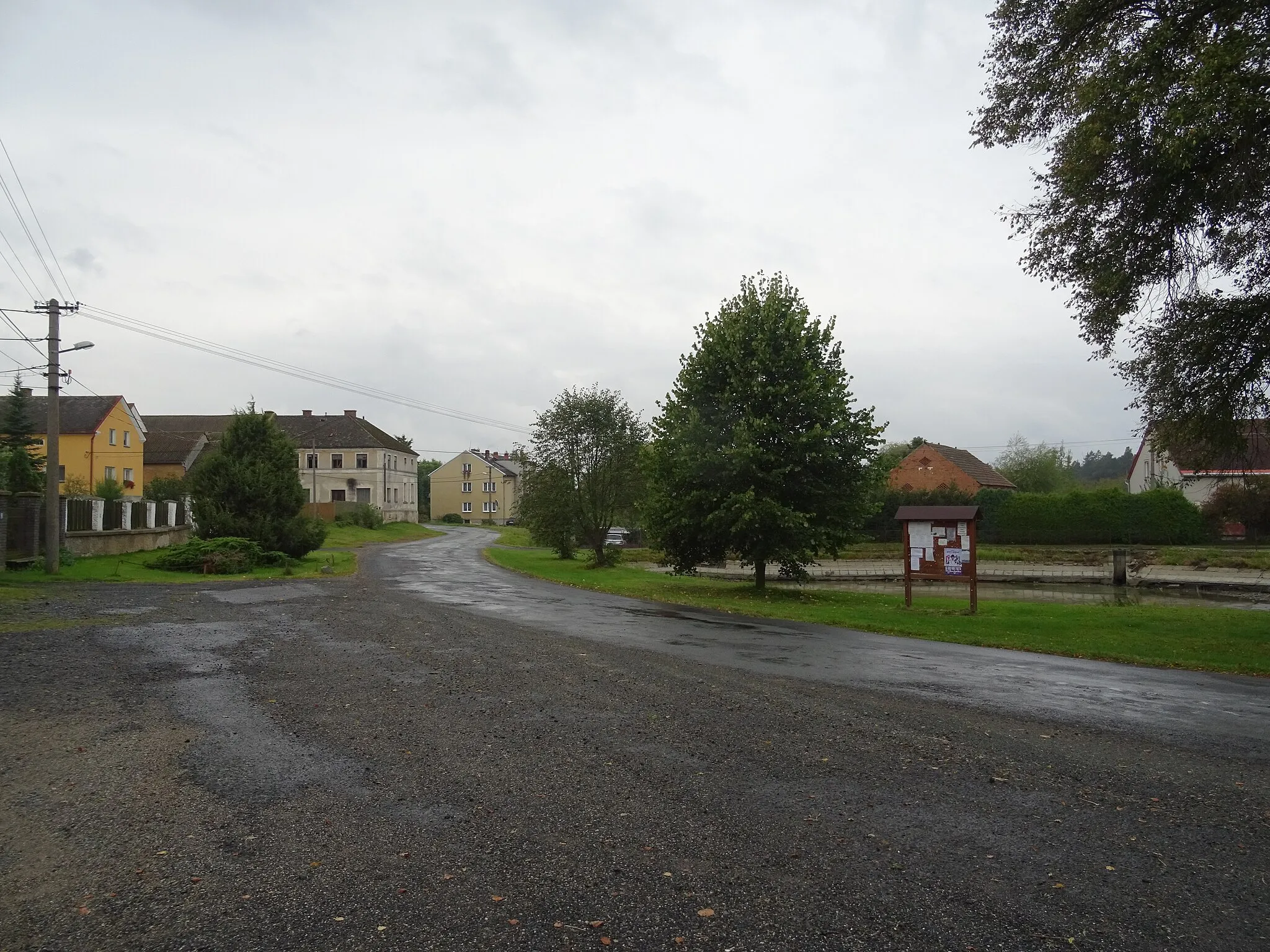 Photo showing: Náves ve vesnici Blažim, Plzeňský kraj