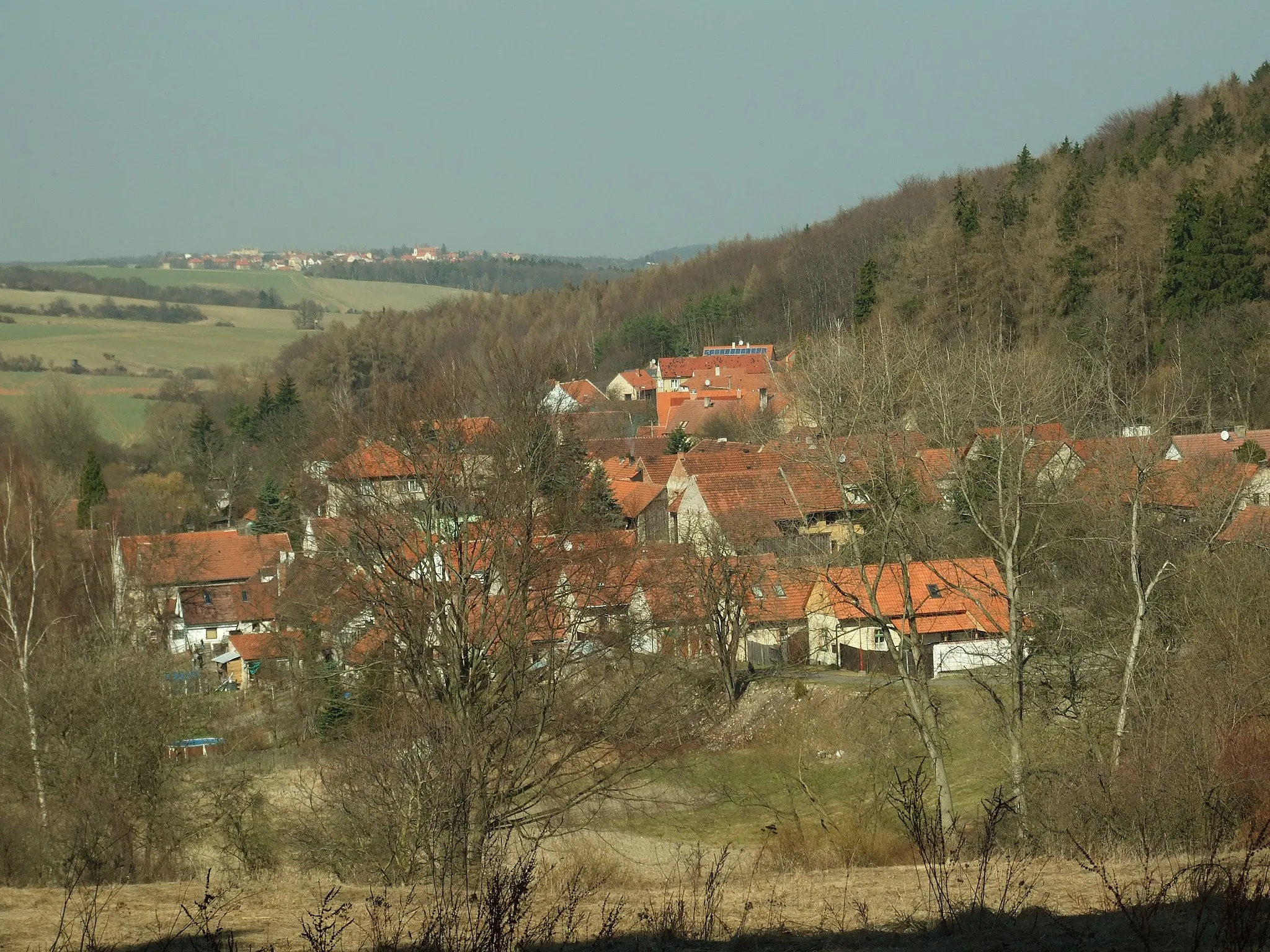 Photo showing: Village of Třeboc seen from southern slope, Rakovník District. Central Bohemian Region, CZ