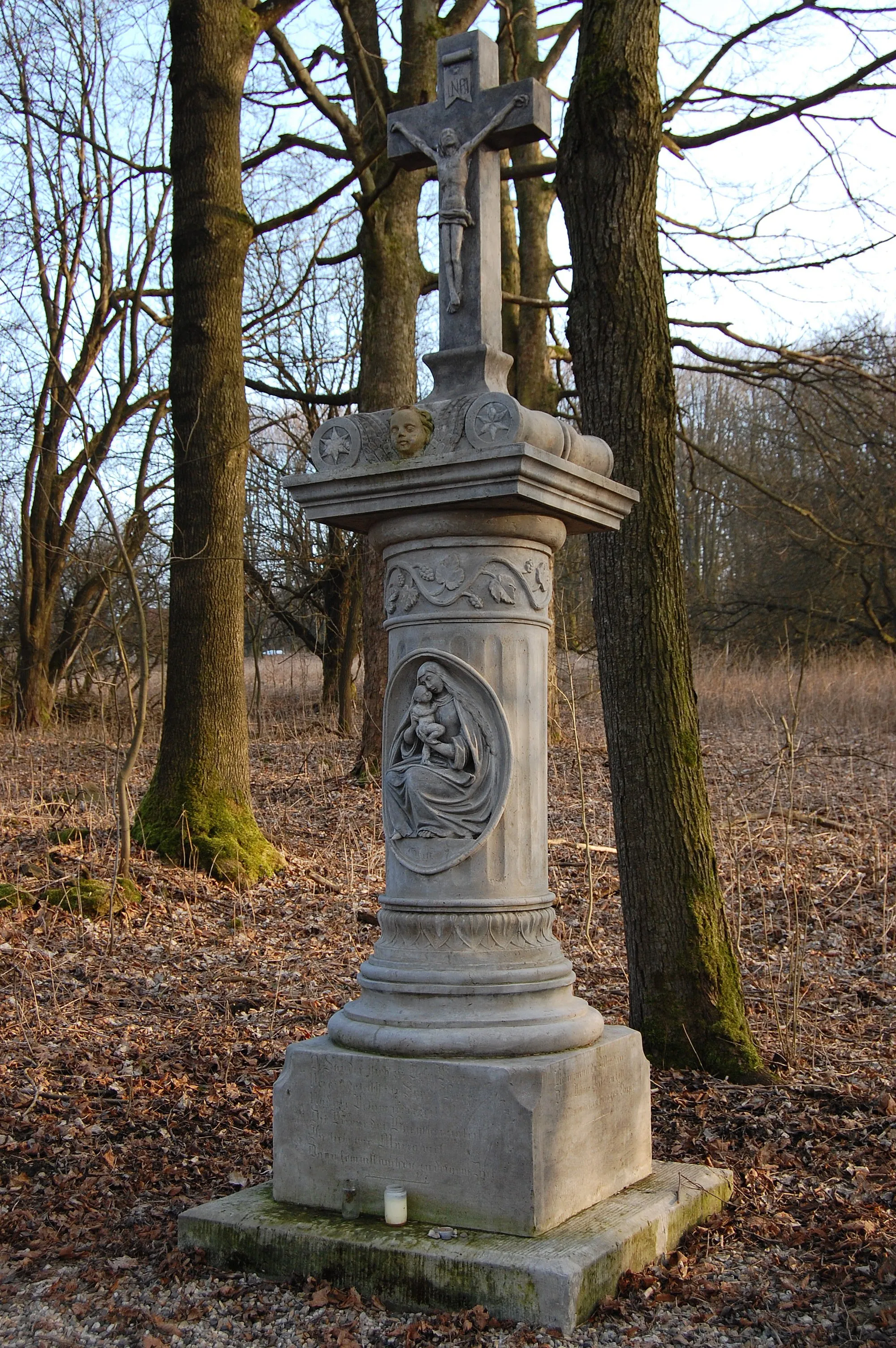 Photo showing: Kříž ve Větrově u Krásného Lesa v Krušných horách
