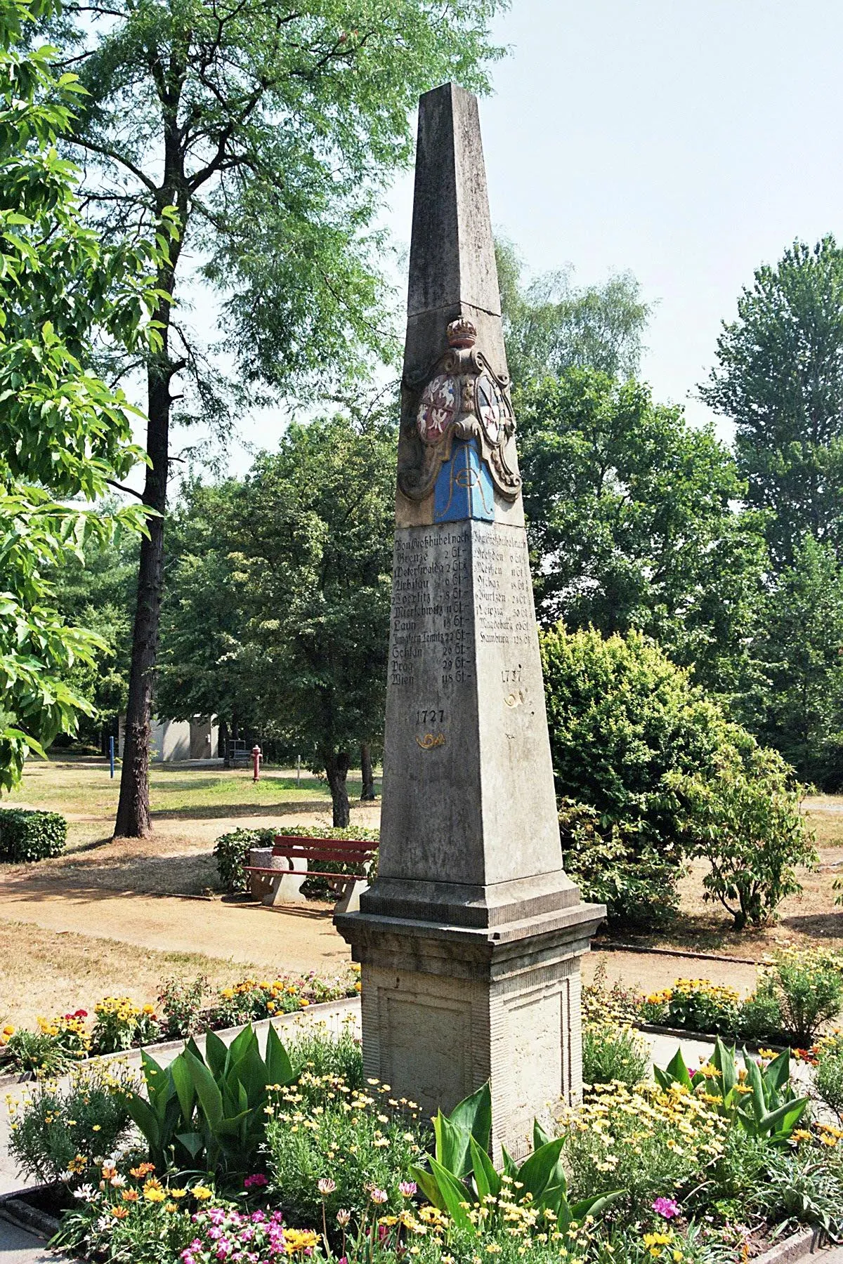 Photo showing: Berggießhübel: The electoral saxonian post mile pillar from 1727.