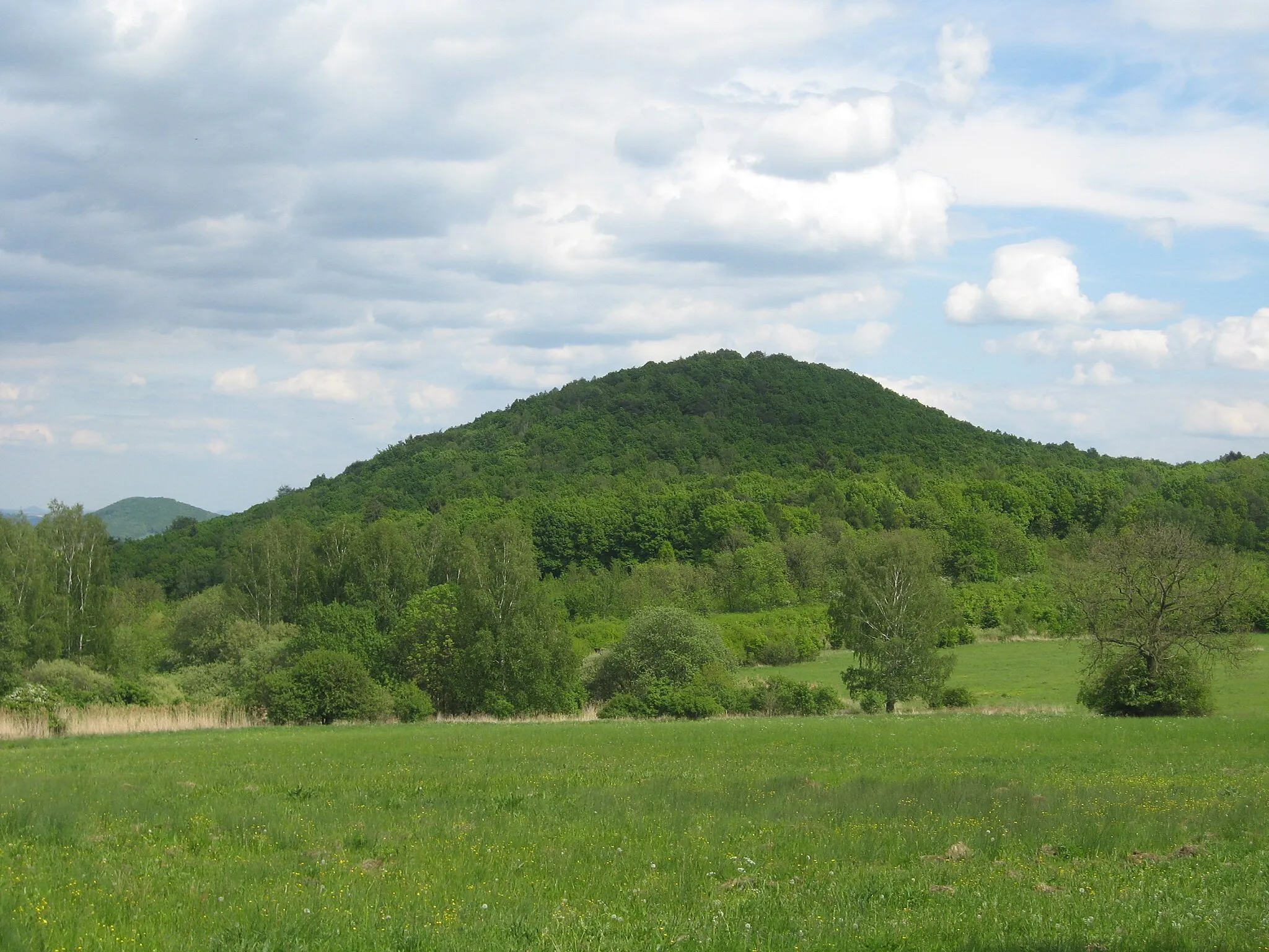 Photo showing: Líšeň hill in České středohoří