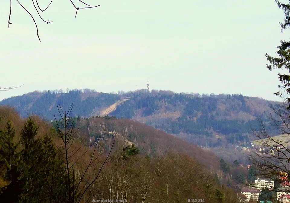 Photo showing: Pohled od Přípeře přes Kvádrberk na Sokolí vrch.