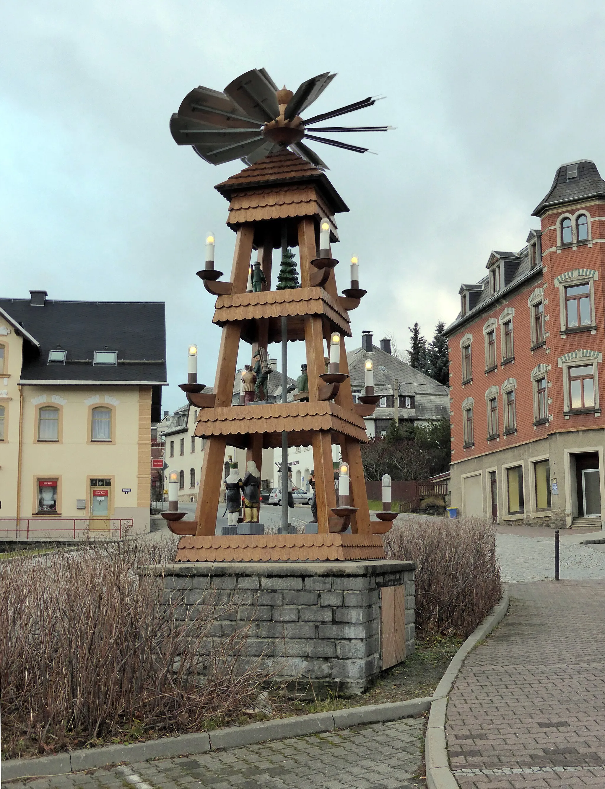 Photo showing: Ortspyramide in Bärenstein (Erzgebirge), Erzgebirgskreis - Sachsen.