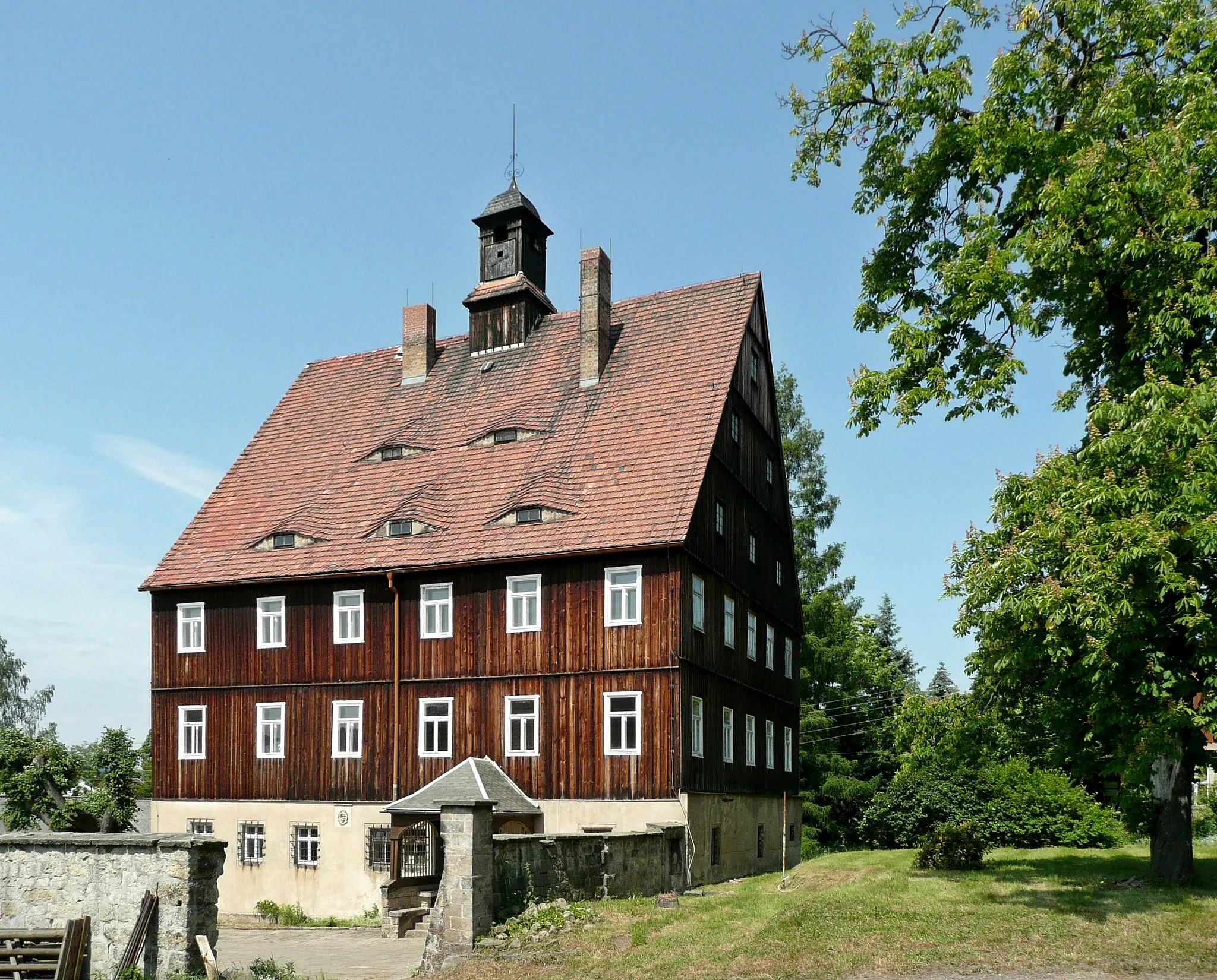 Photo showing: This image shows the forestry office (built 1607) in Cunnersdorf near Gorhisch in the Saxon Switzerland.