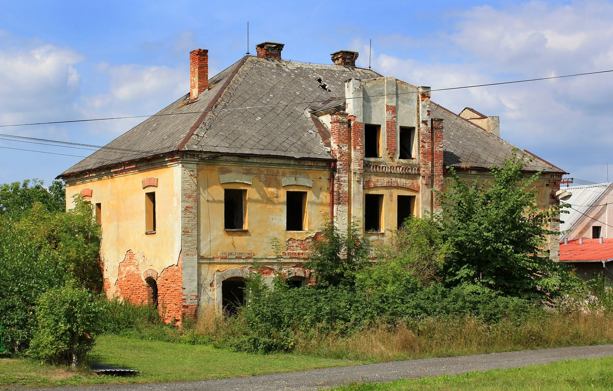 Photo showing: Ruins in Loužek, part of Cheb, Czech Republic