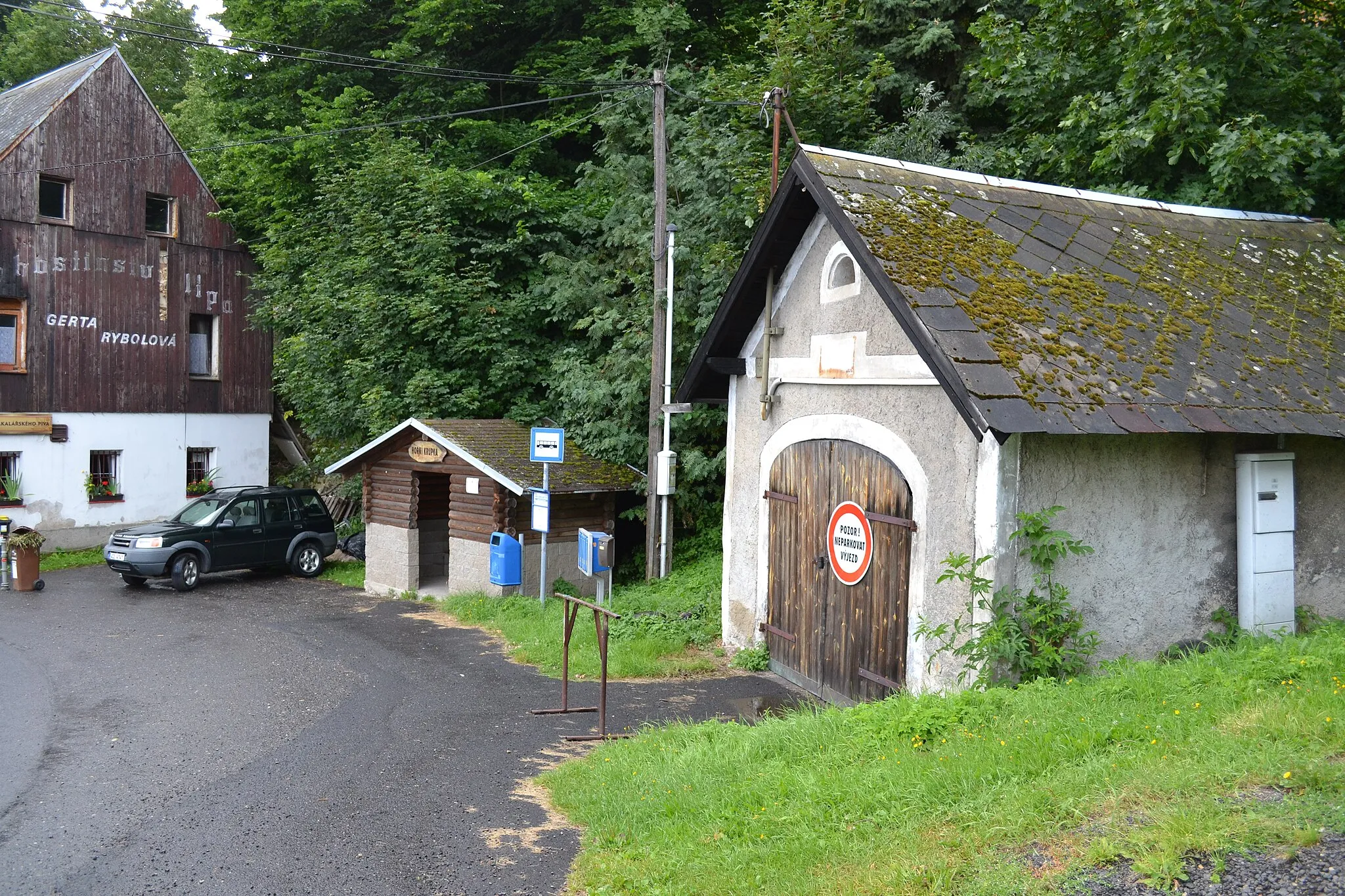 Photo showing: Horní Krupka - centrum vsi a hostinec Lípa