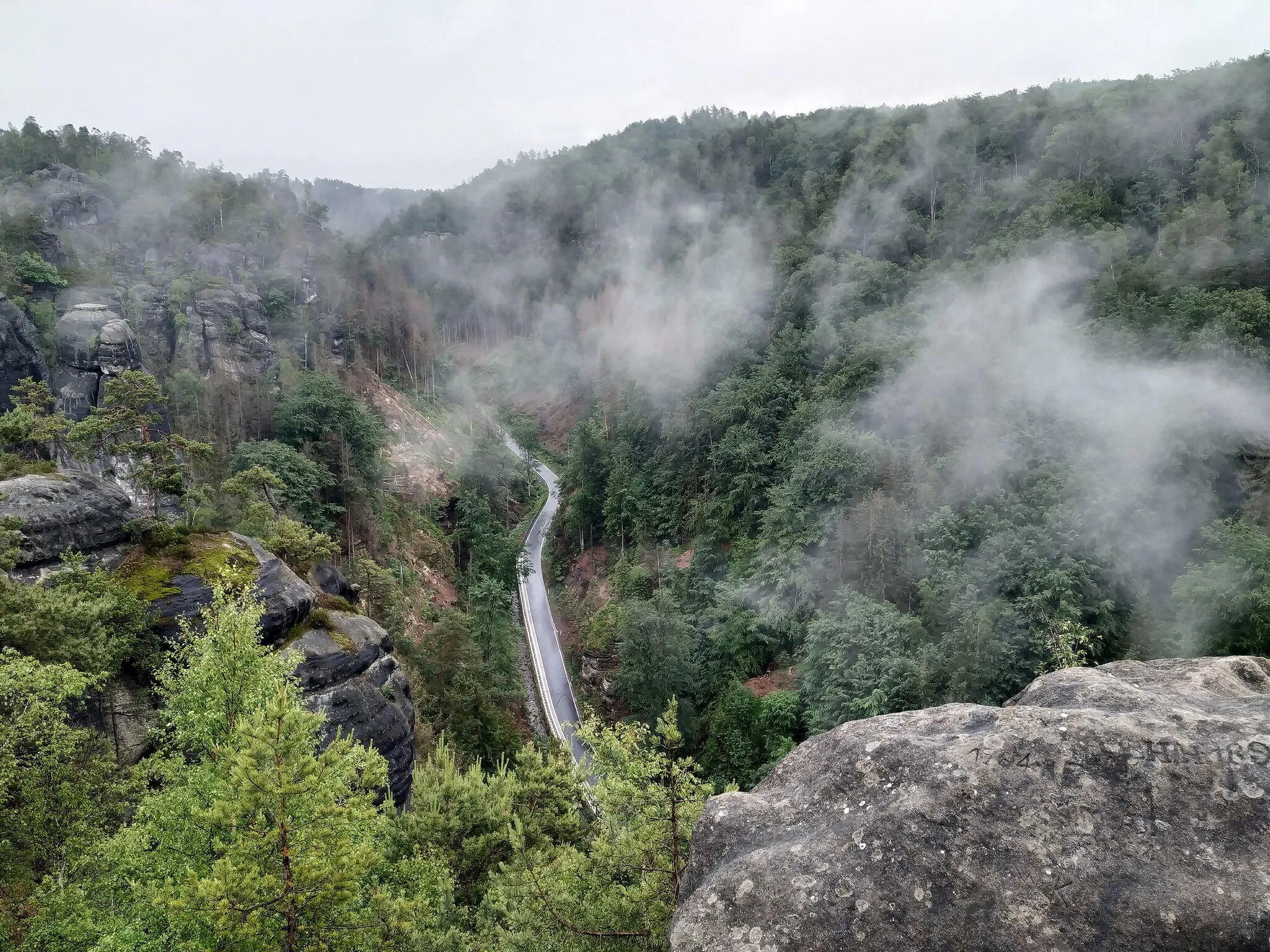 Photo showing: Blick von der Hafersäcke Aussicht im Nationalpark Sächsische Schweiz ins Tal