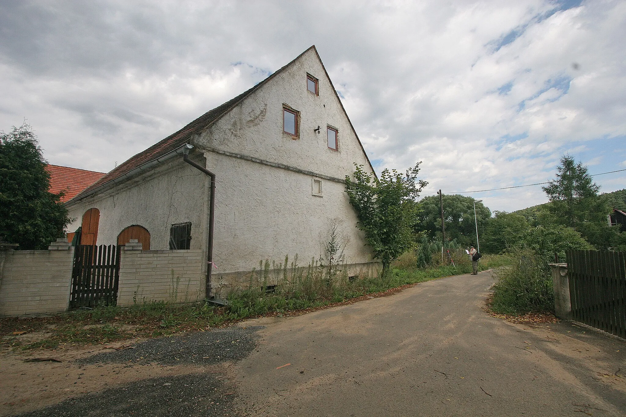 Photo showing: Tetčiněves čp. 54
Camera location 50° 33′ 46.37″ N, 14° 20′ 48.09″ E View this and other nearby images on: OpenStreetMap 50.562880;   14.346693

This file was created as a part of the photographic program of Wikimedia Czech Republic. Project: Foto českých obcí The program supports Wikimedia Commons photographers in the Czech Republic.